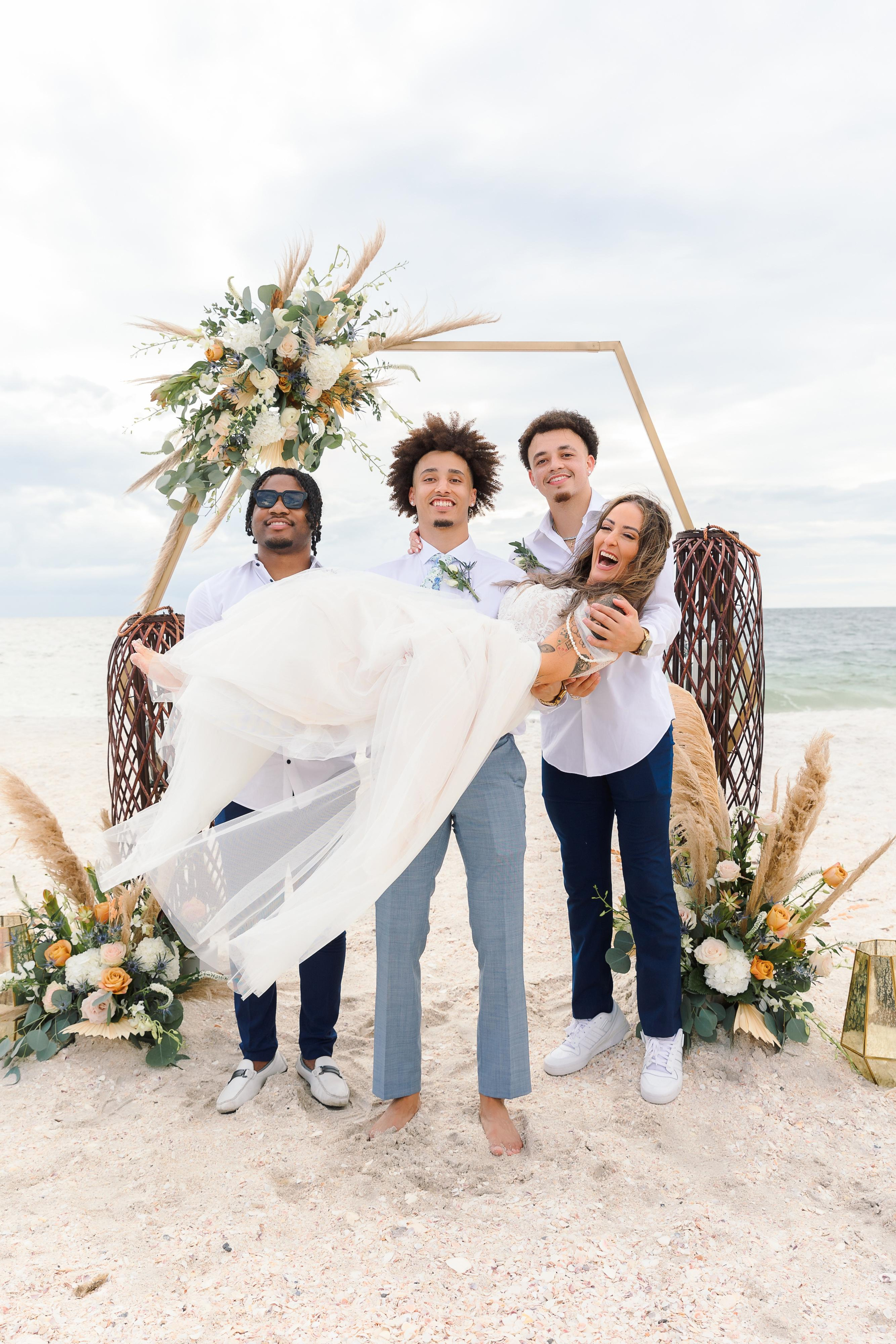 Wedding on the beach. Wedding photographer in Florida