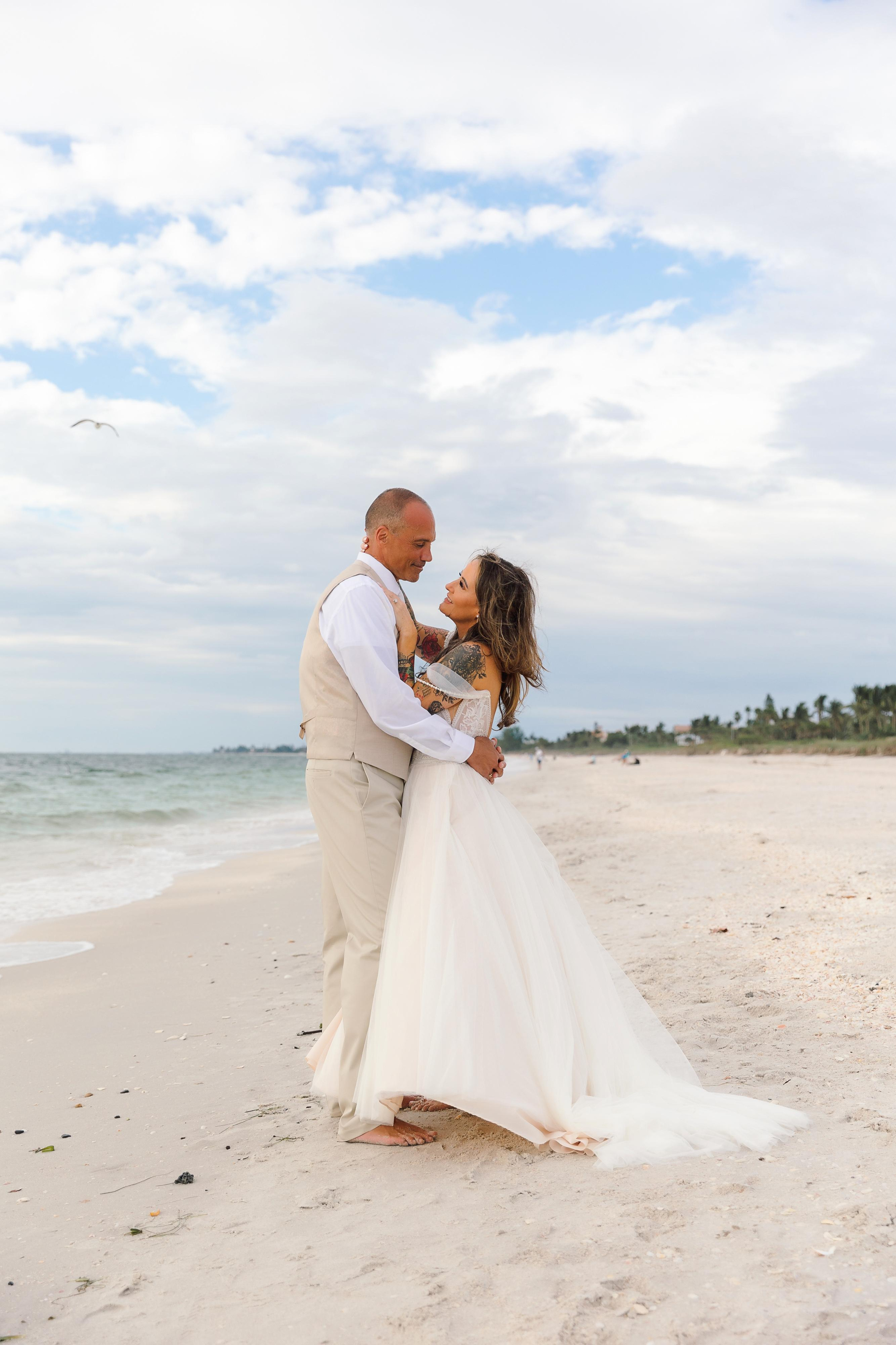 Wedding on the beach. Wedding photographer in Florida