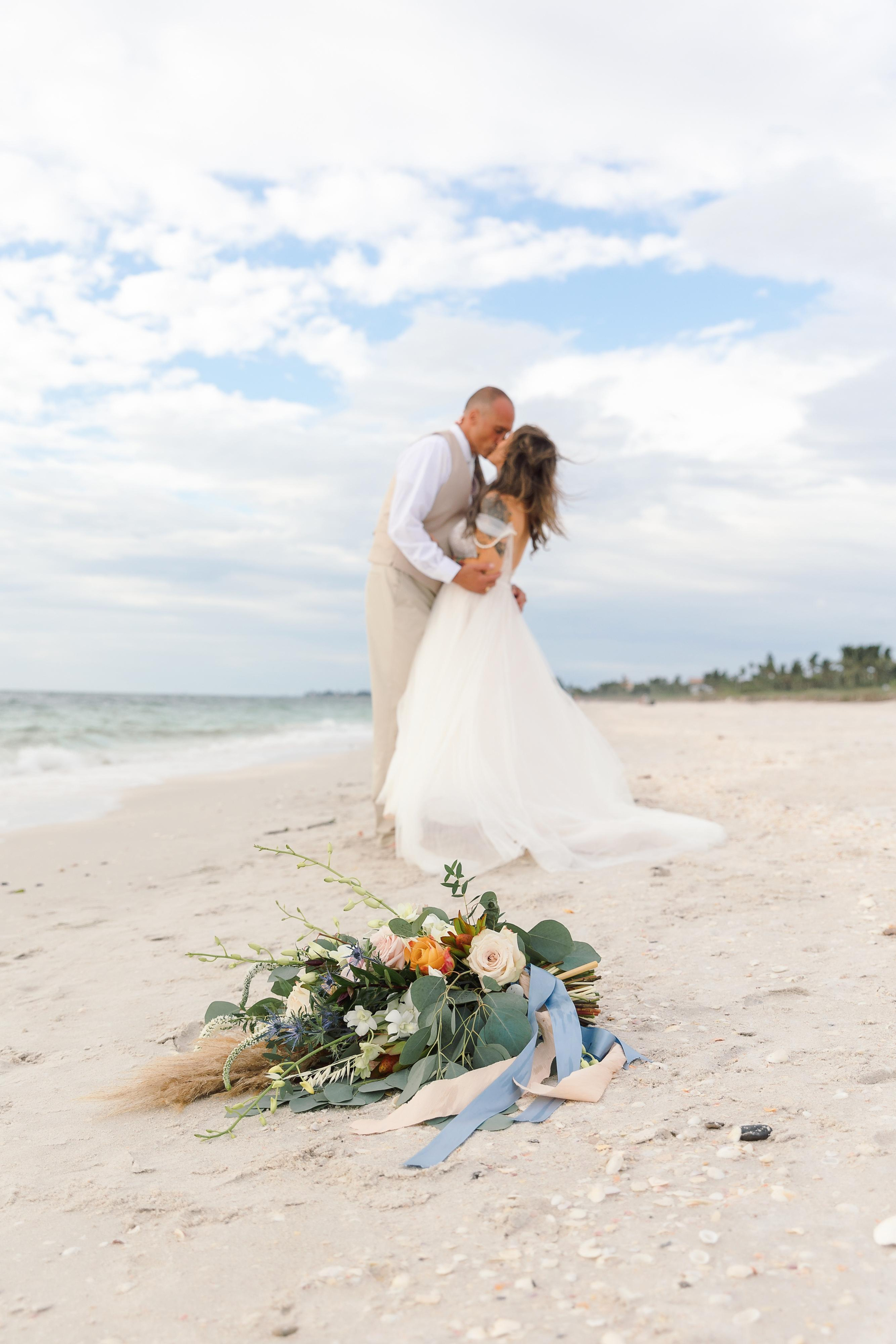 Wedding on the beach. Wedding photographer in Florida