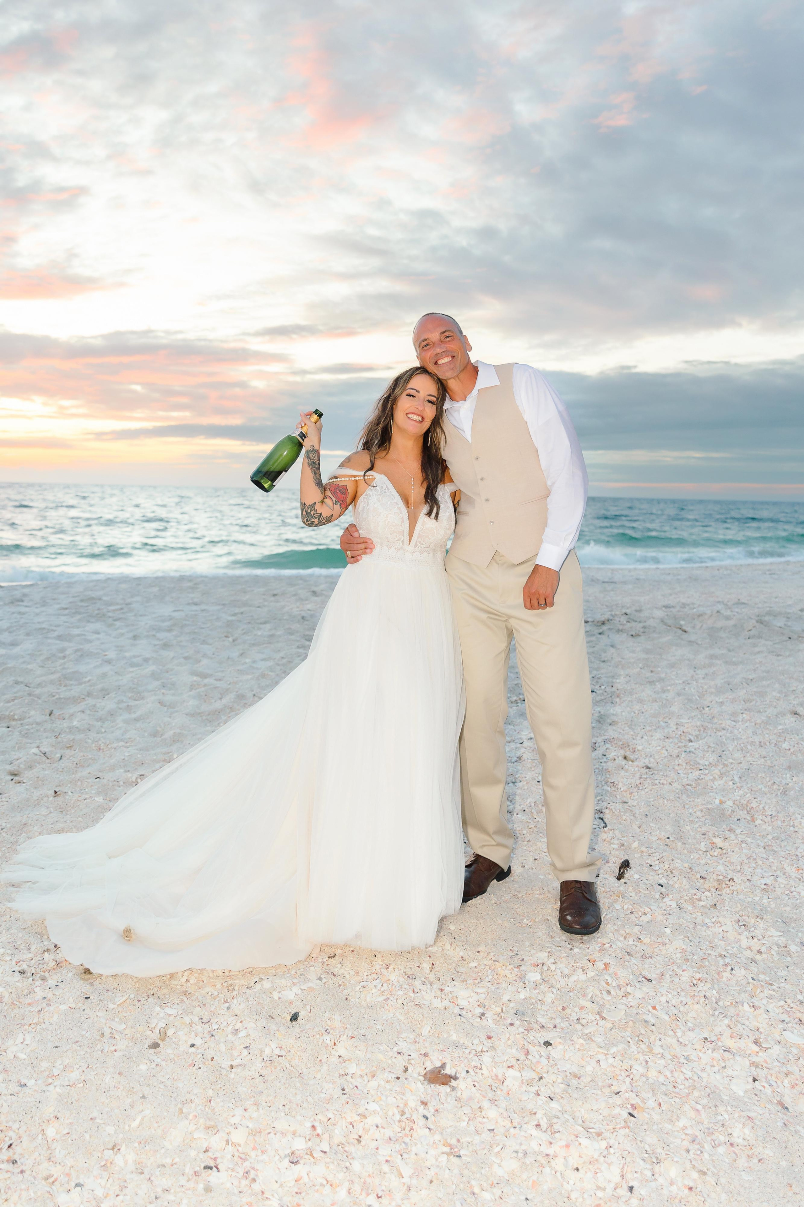 Wedding on the beach. Wedding photographer in Florida
