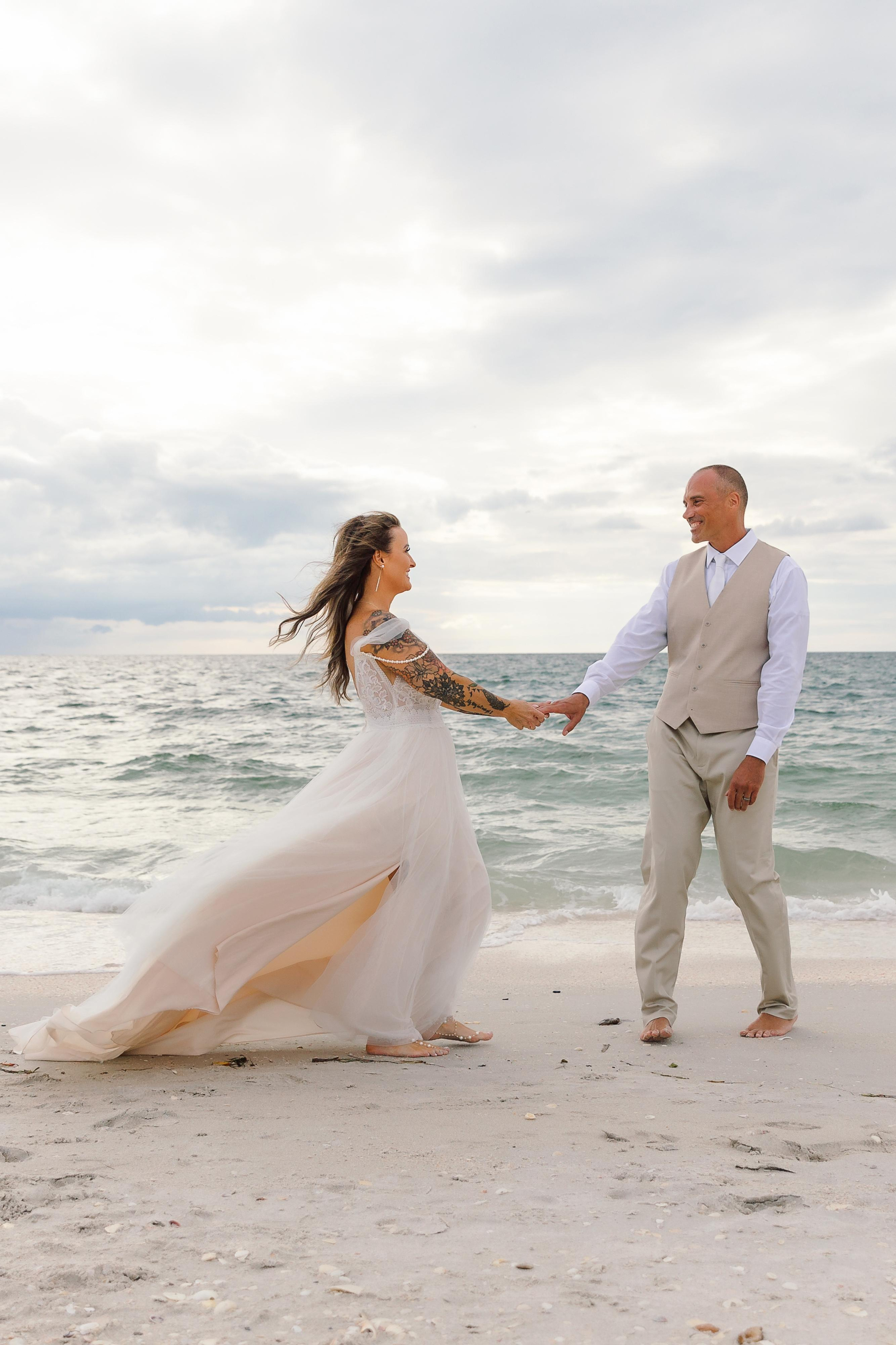 Wedding on the beach. Wedding photographer in Florida