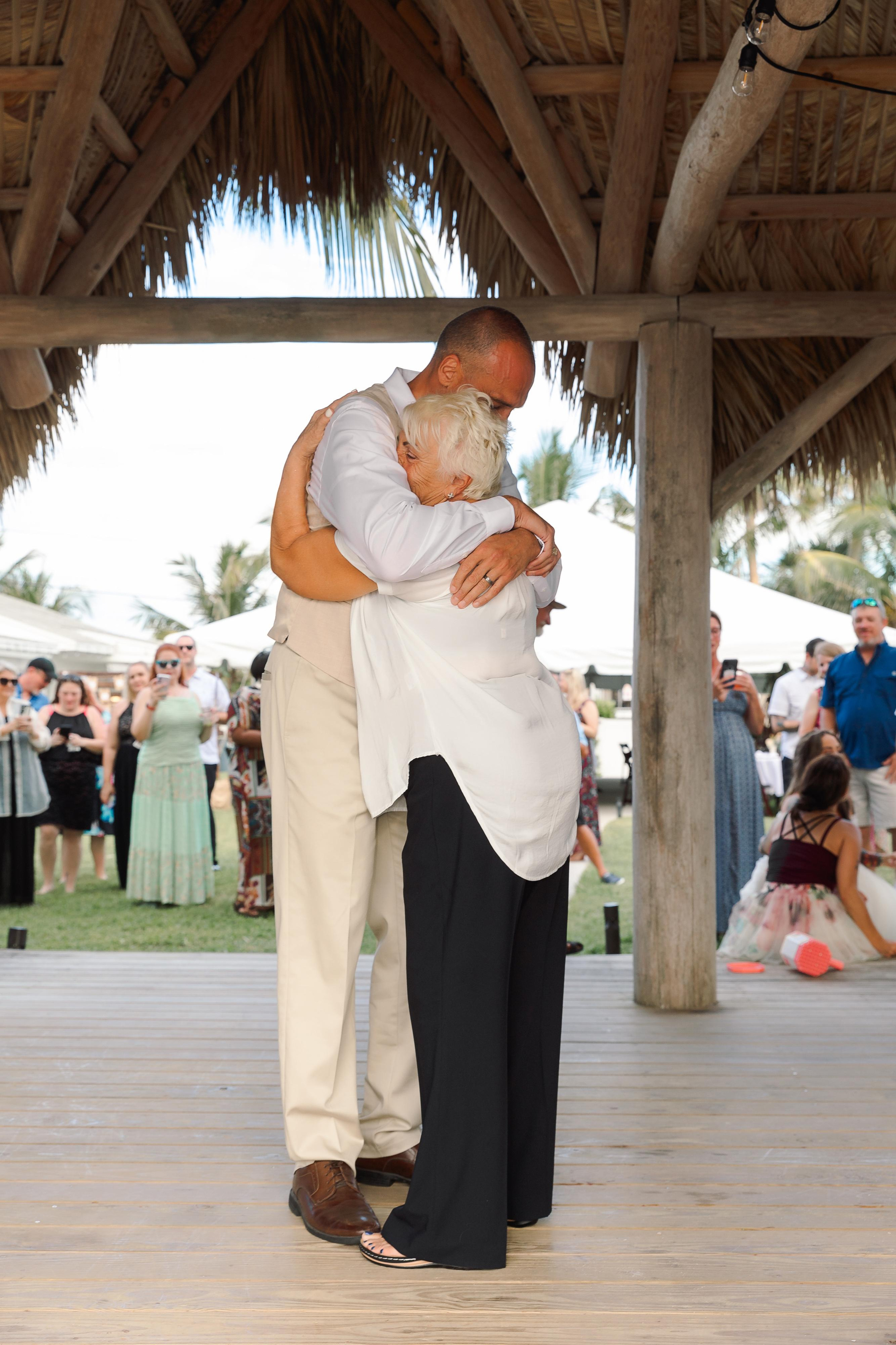 Wedding on the beach. Wedding photographer in Florida