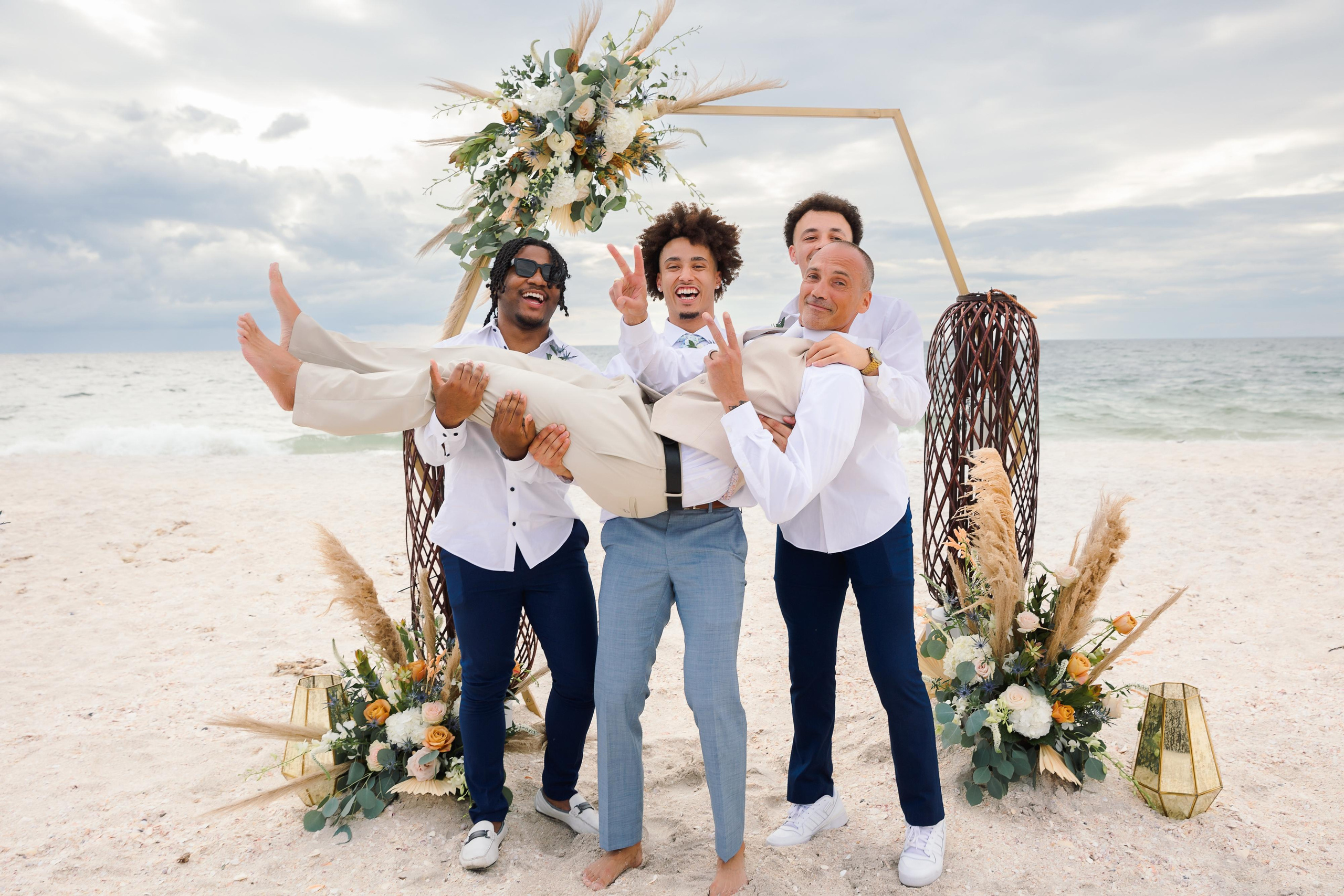 Wedding on the beach. Wedding photographer in Florida