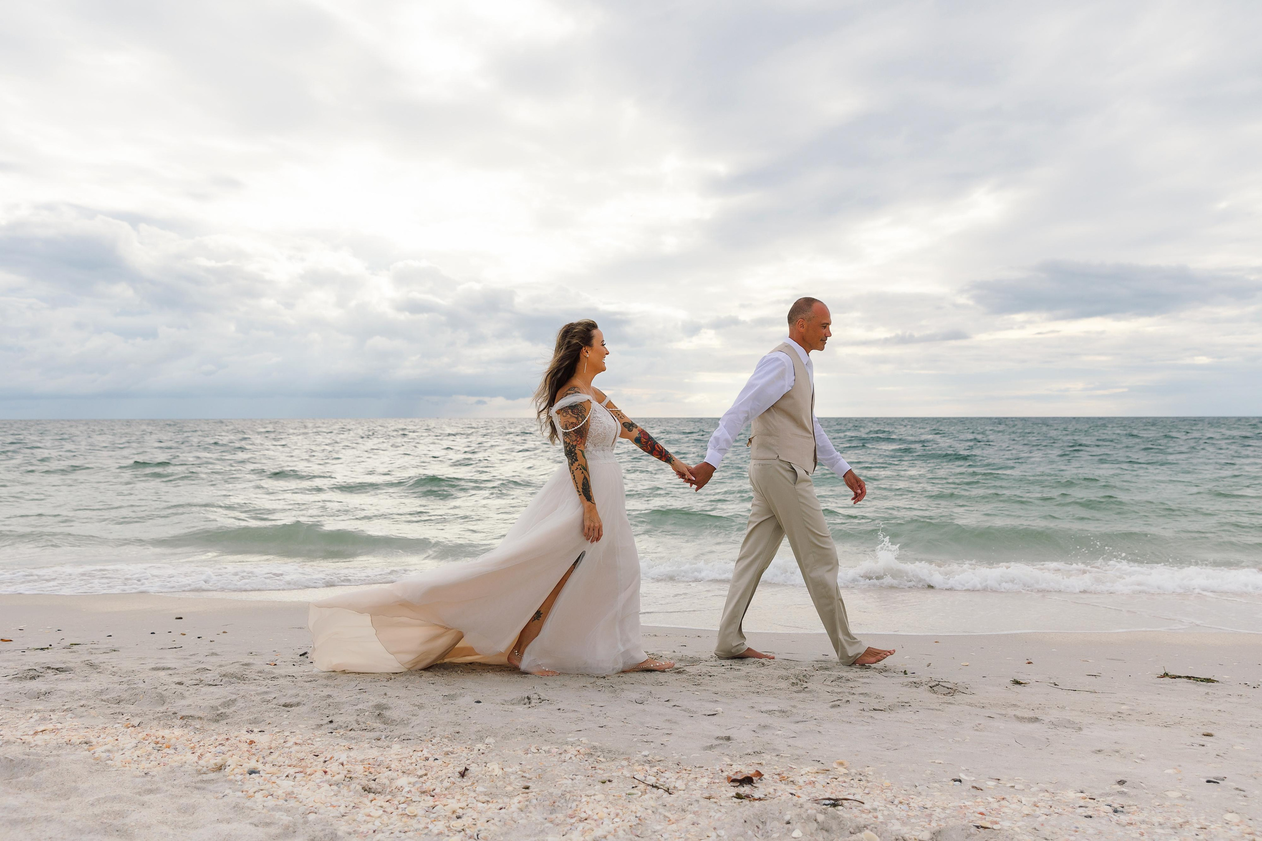 Wedding on the beach. Wedding photographer in Florida