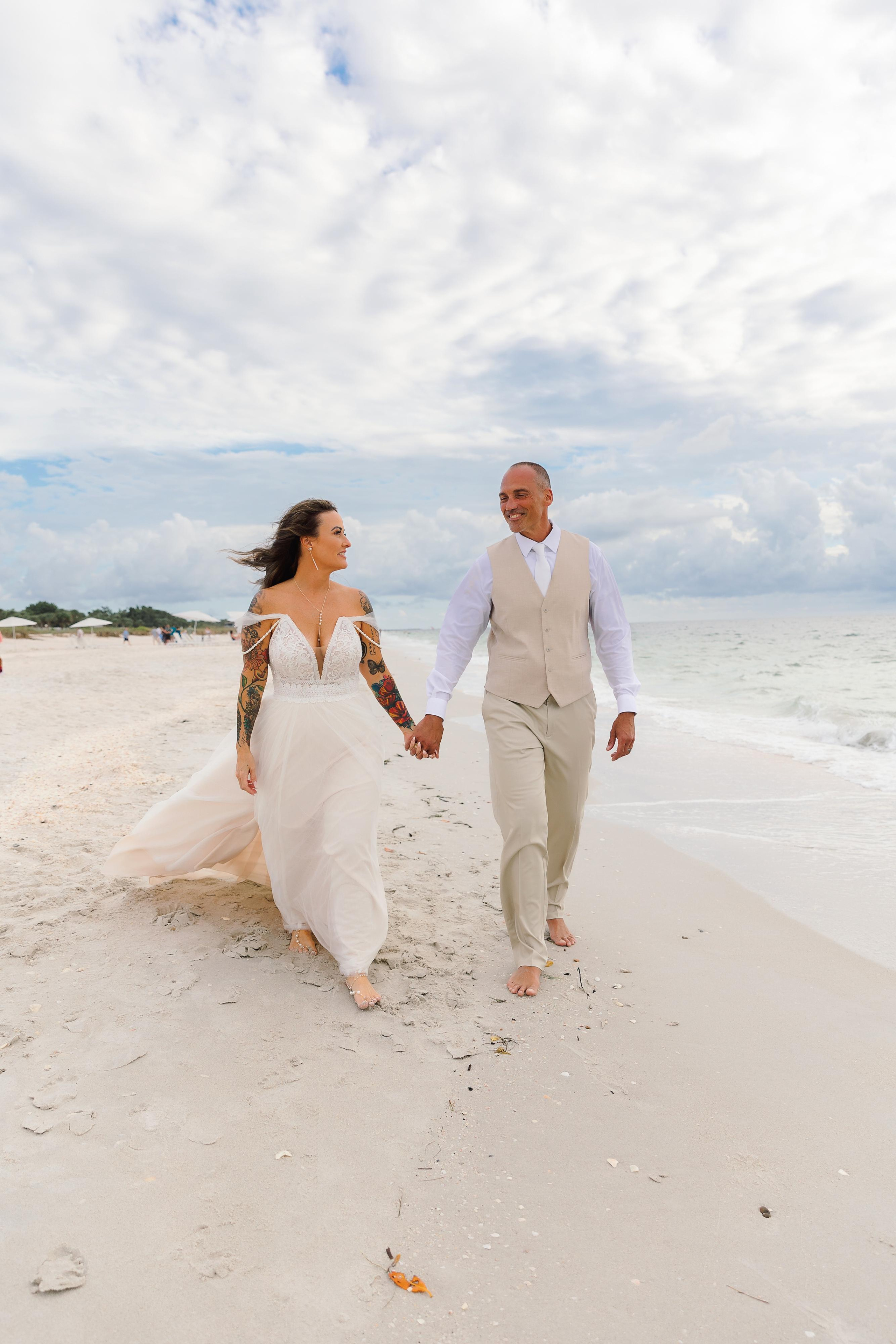 Wedding on the beach. Wedding photographer in Florida