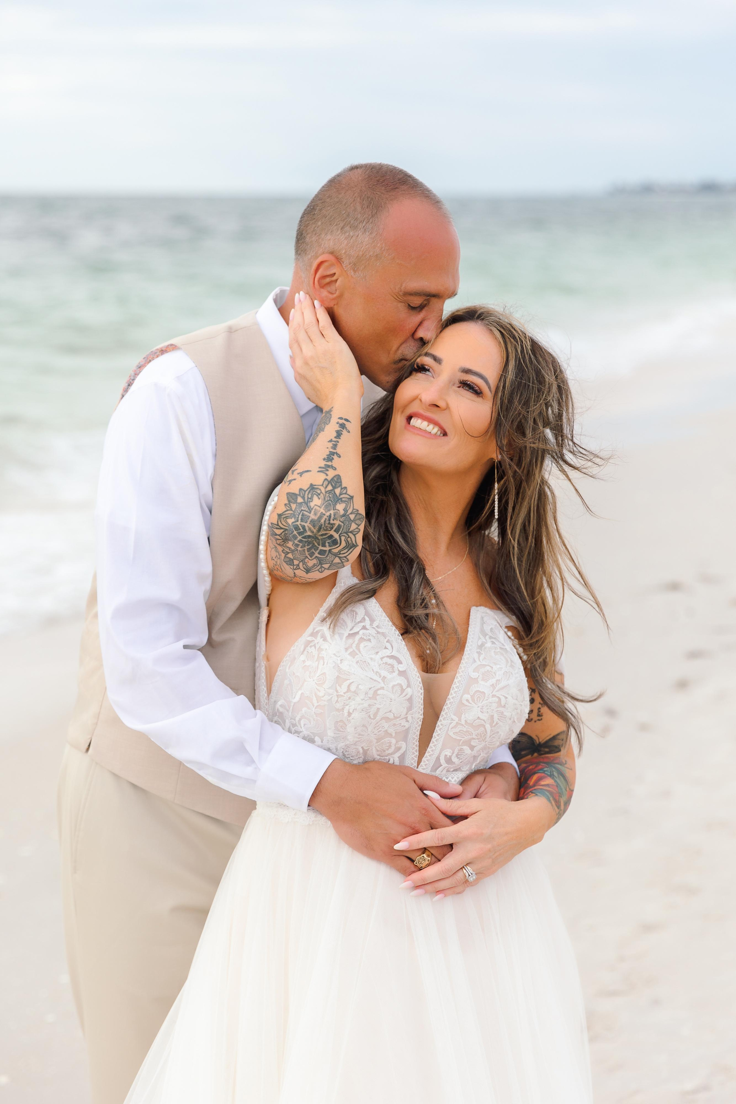Wedding on the beach. Wedding photographer in Florida