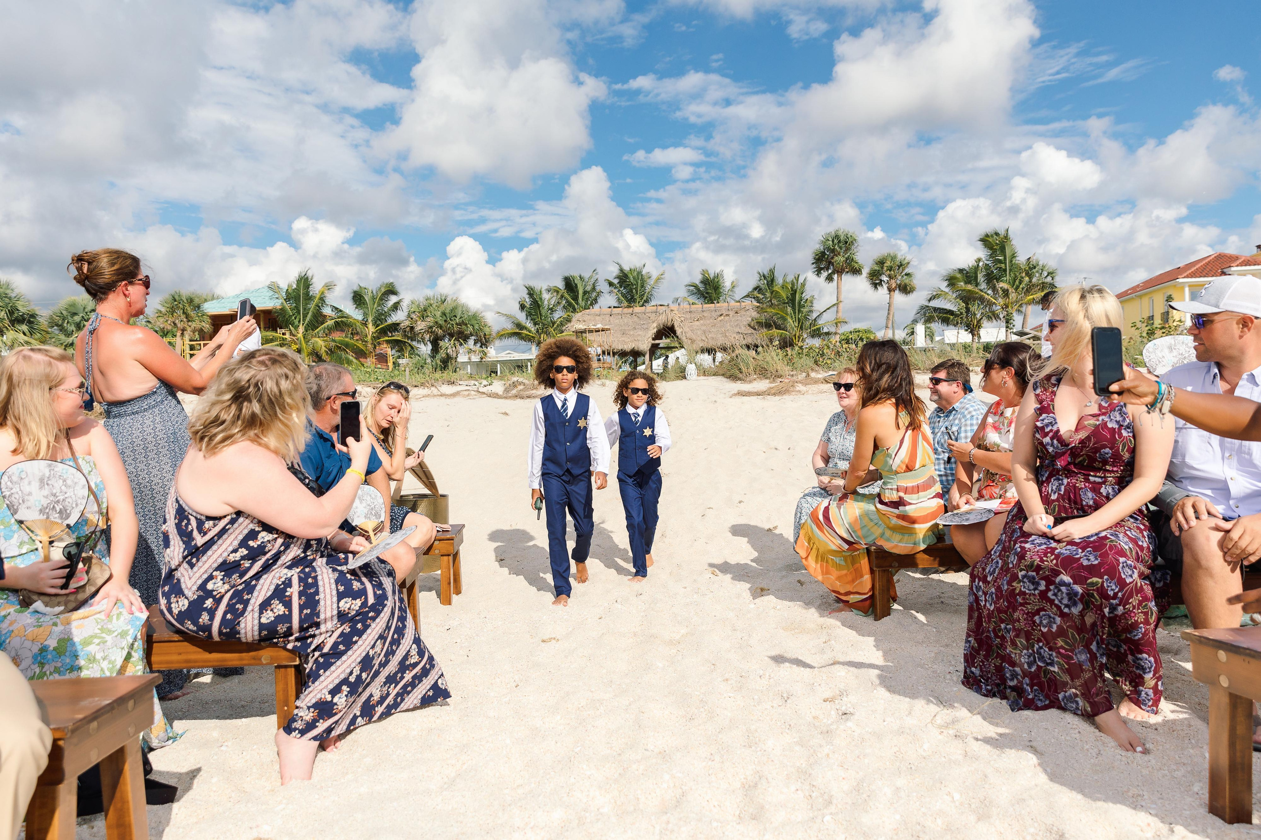Wedding on the beach. Wedding photographer in Florida