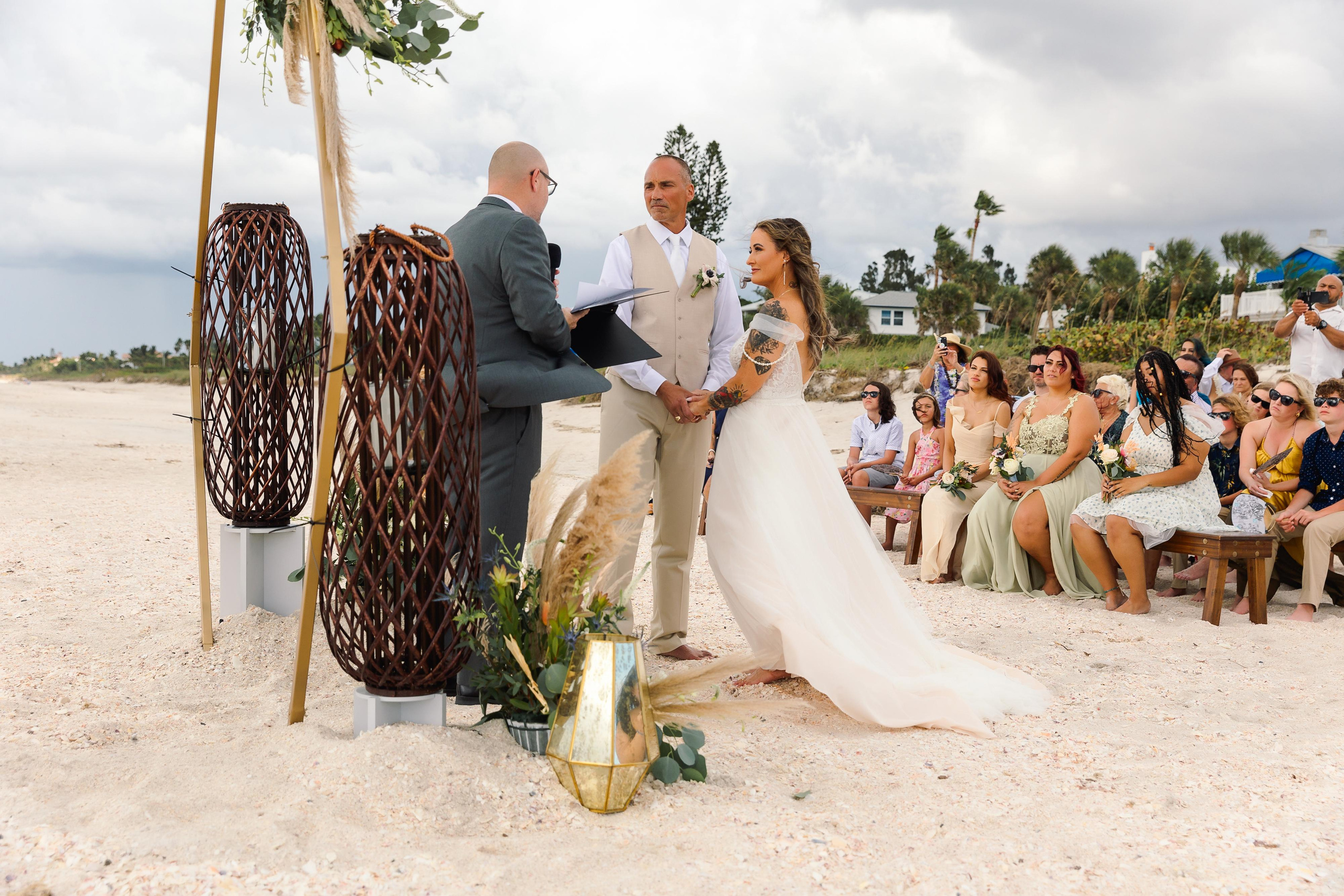 Wedding on the beach. Wedding photographer in Florida