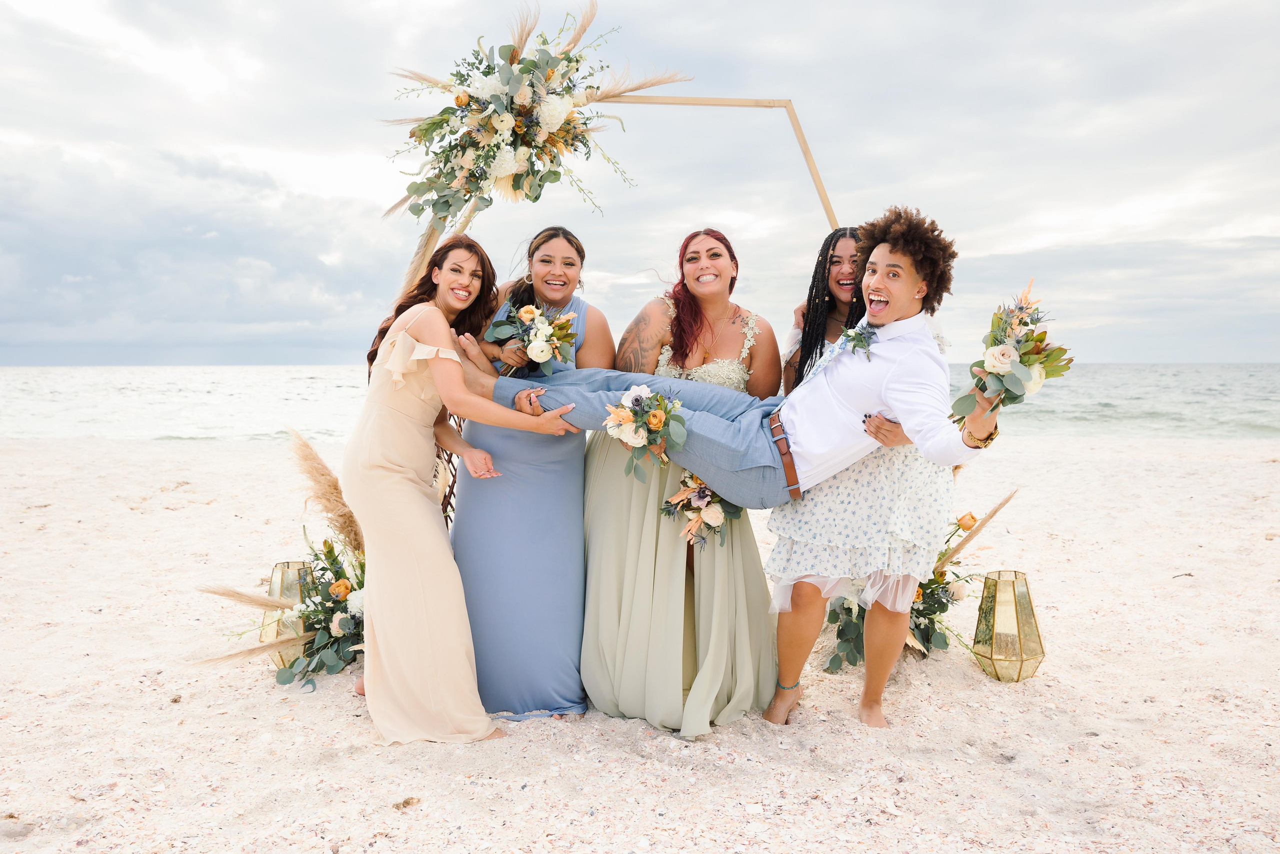 Wedding on the beach. Wedding photographer in Florida