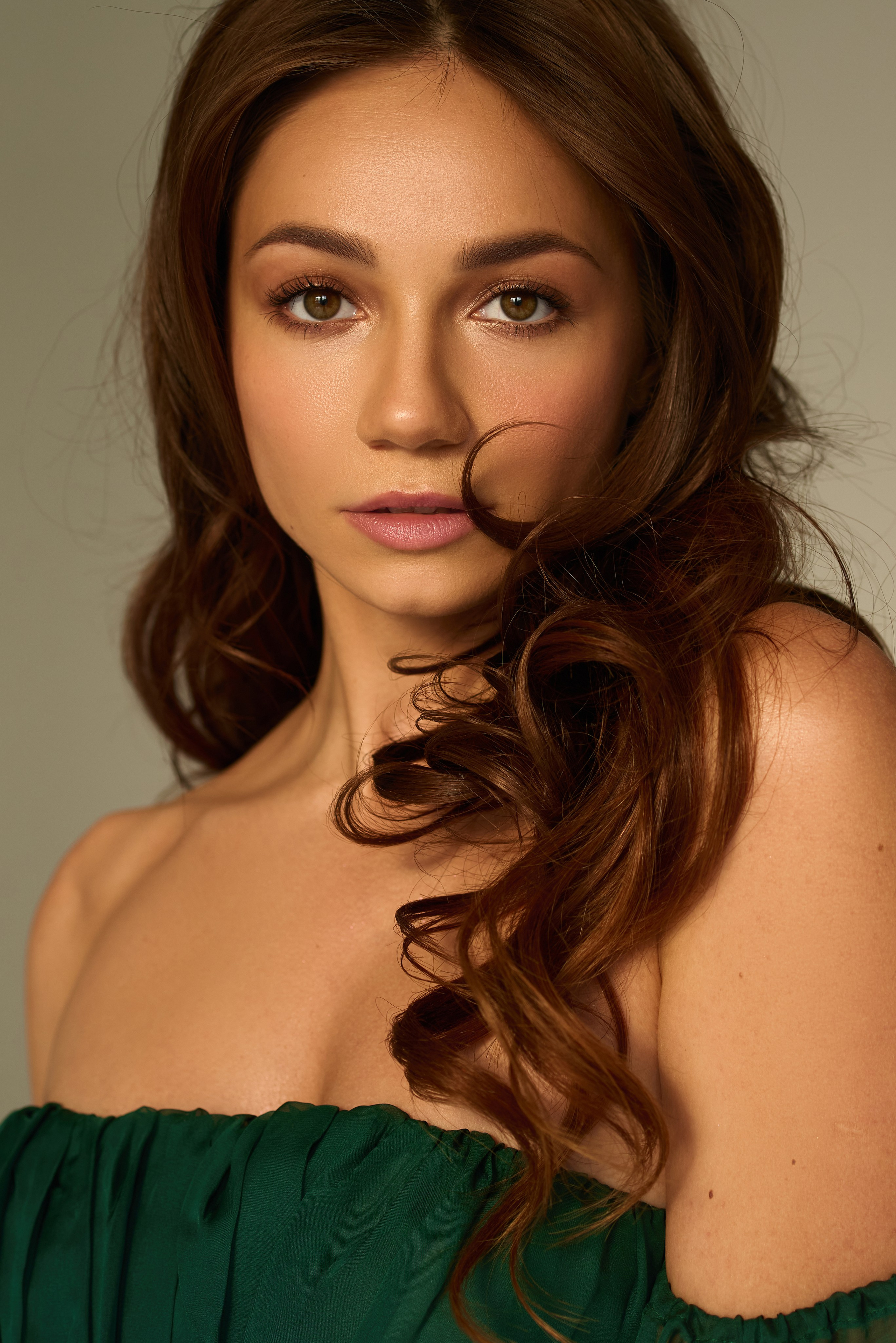 Kreatywna sesja zdjęciowa z skrzydłami i dymem dla Oriany | Fotografia artystyczna. Portrait & Fashion Photographer | Сannes, Paris, Monaco, Dubai, Kyiv — - Alisa Postnykova