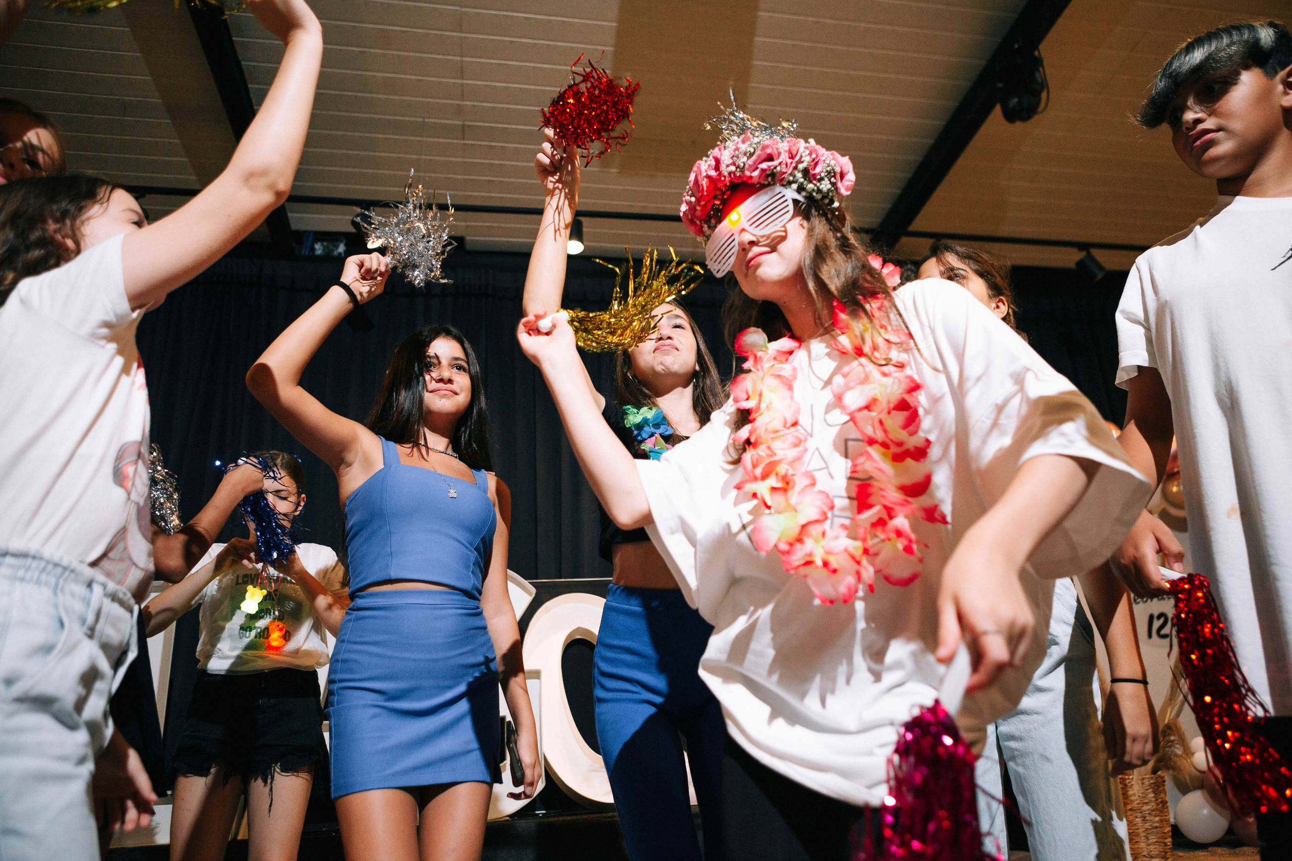 PARTY WITH FRIENDS. Https://shi-photo.com/