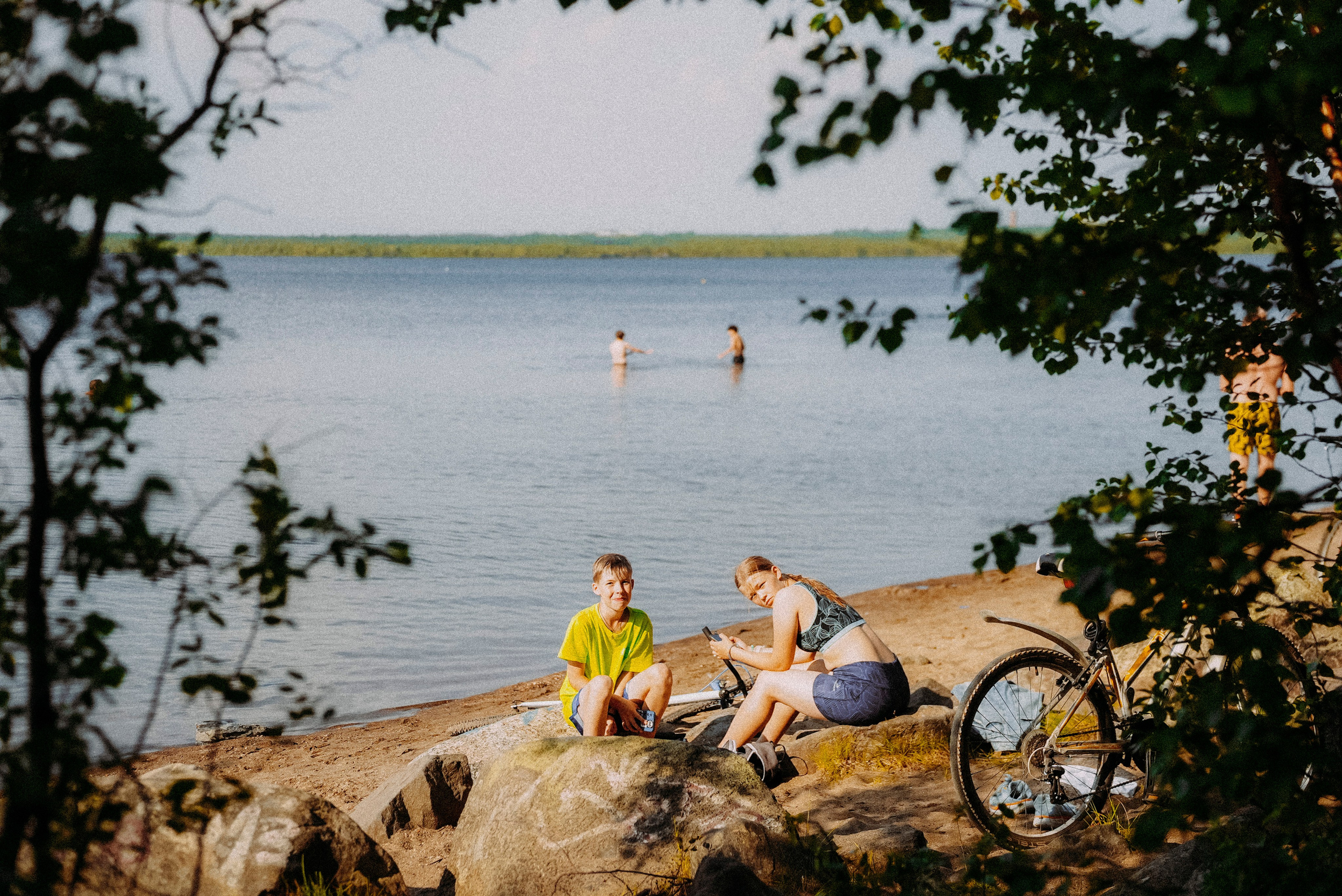 2025. Стрит-фотография, полная абсурда, идиотизма и красоты