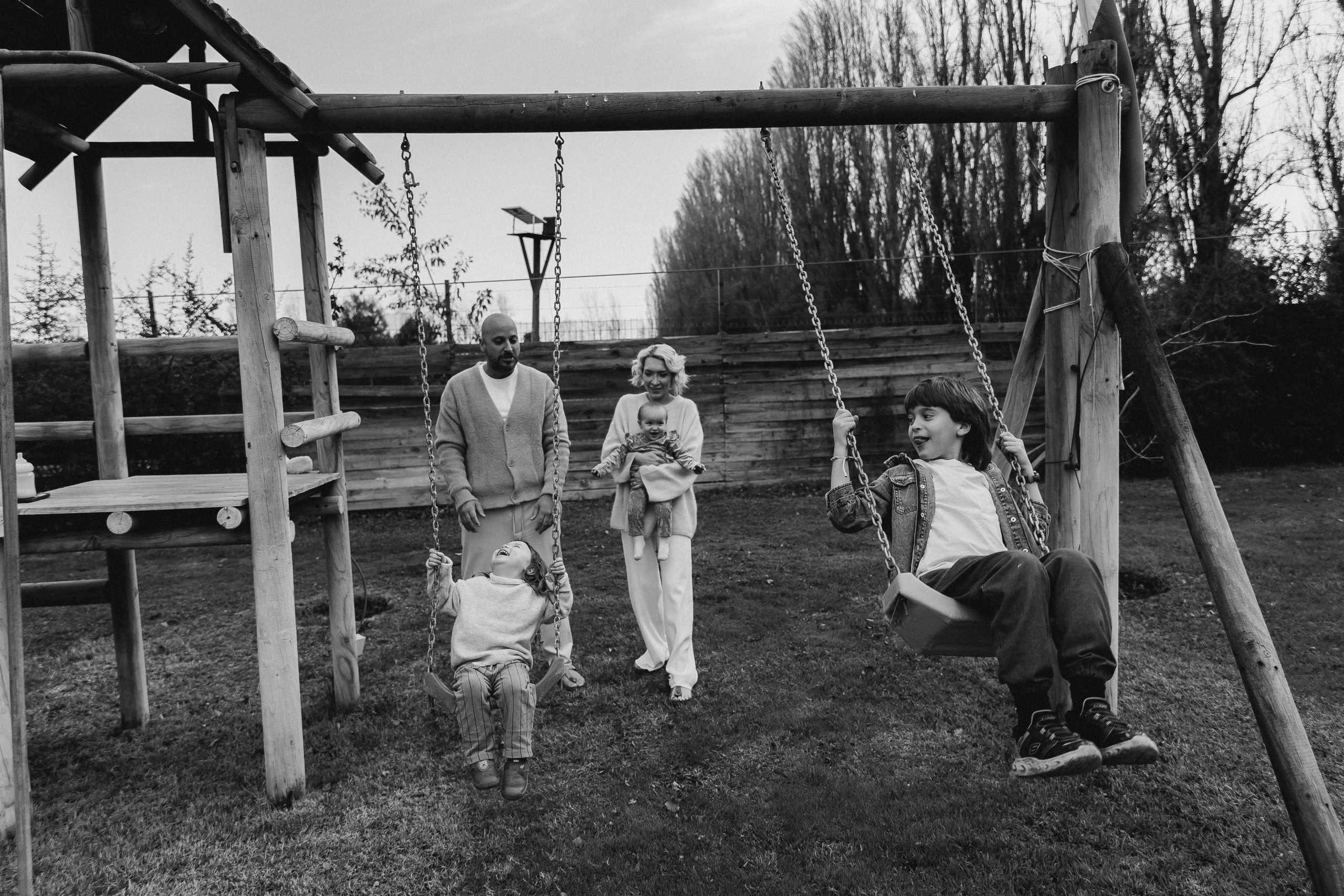 Sesión de fotos familiar en casa — Momentos reales y acogedores. Photographer in Santiago, Chile Anna Almazova