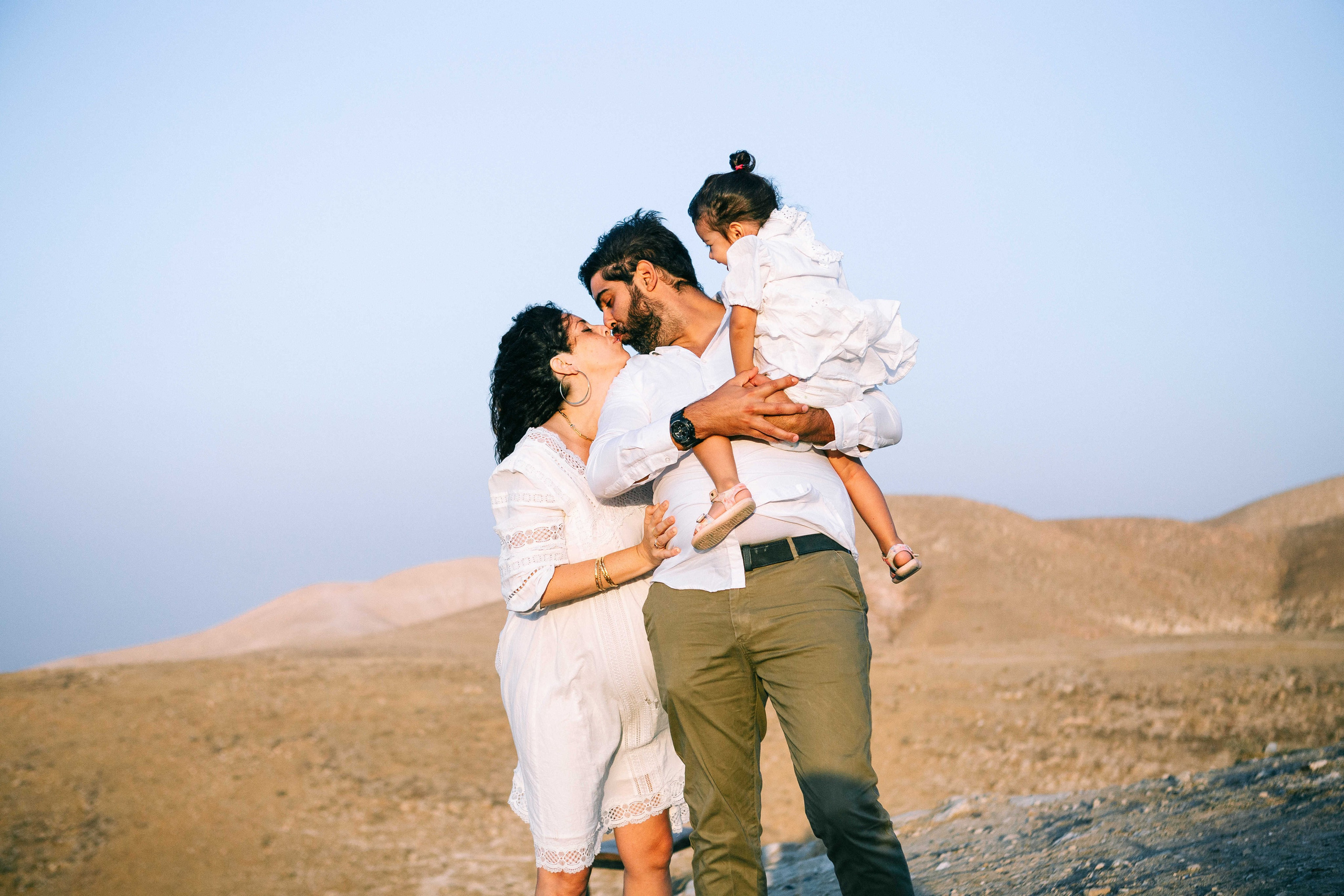PREGNANT PHOTOSESSION IN THE DESERT. PHOTOGRAPHER IN ISRAEL