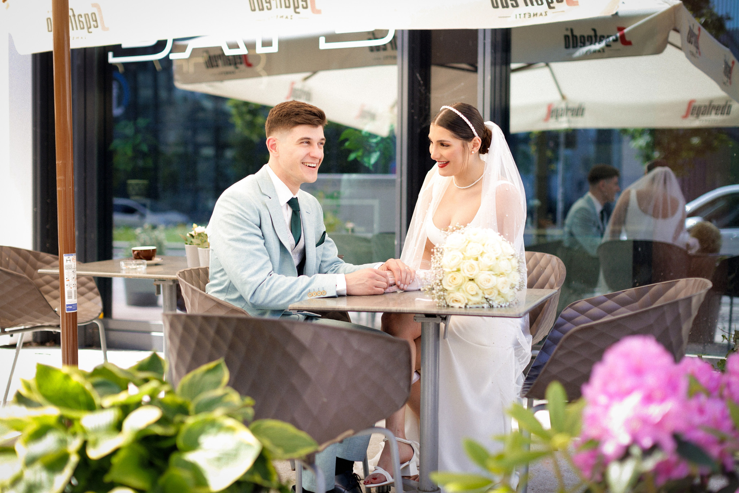 Natürliche Hochzeitsfotografie im Planten un Blomen | Hamburgs grüne Oase. Hochzeitsfotograf und Hochzeitsvideograf aus Hamburg | Roka21Film
