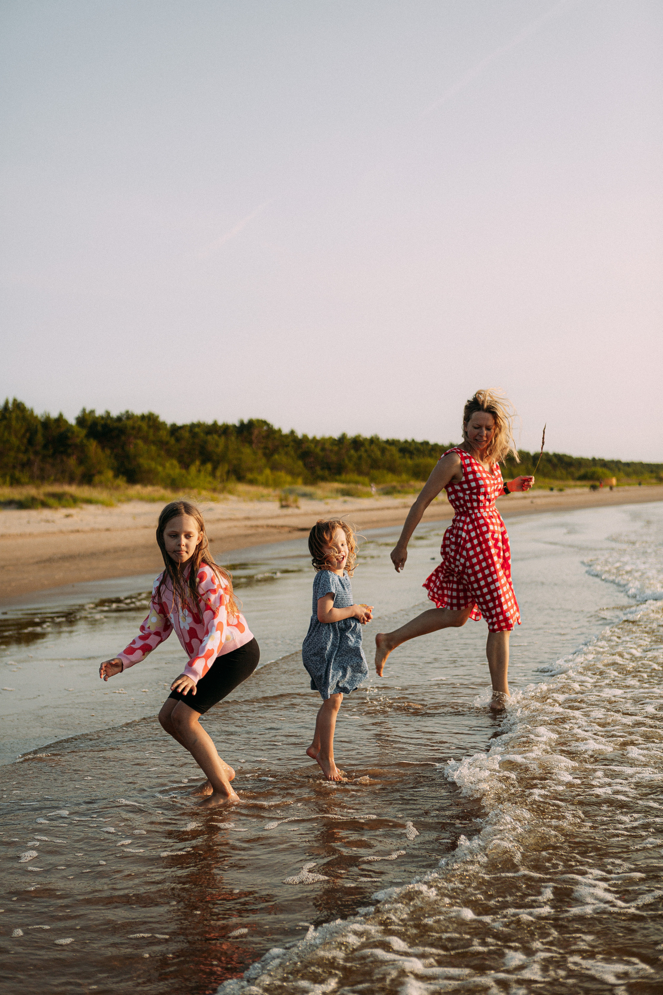 ĢIMENES FOTOSESIJĀM DABĀ