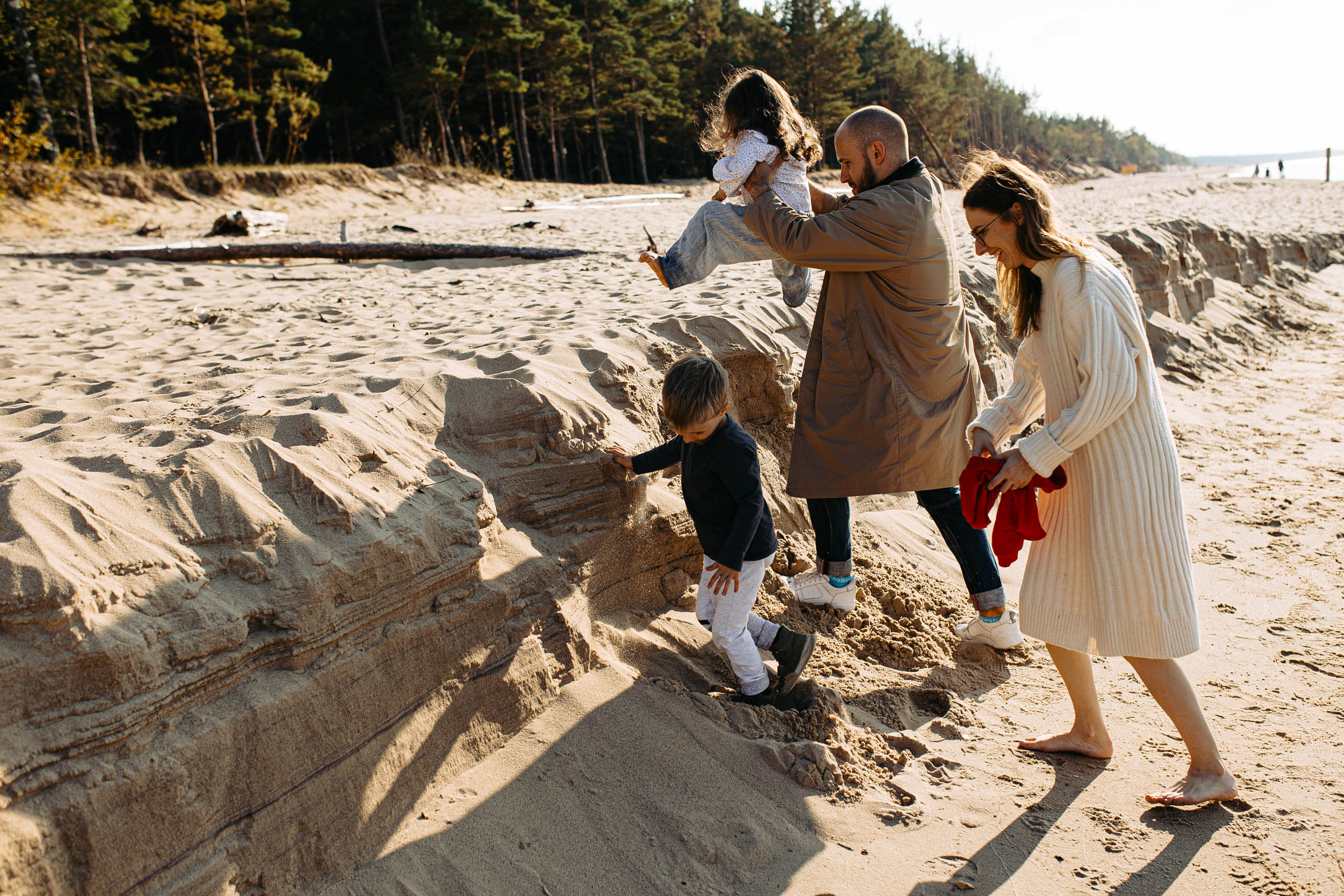 ĢIMENES FOTOSESIJĀM DABĀ