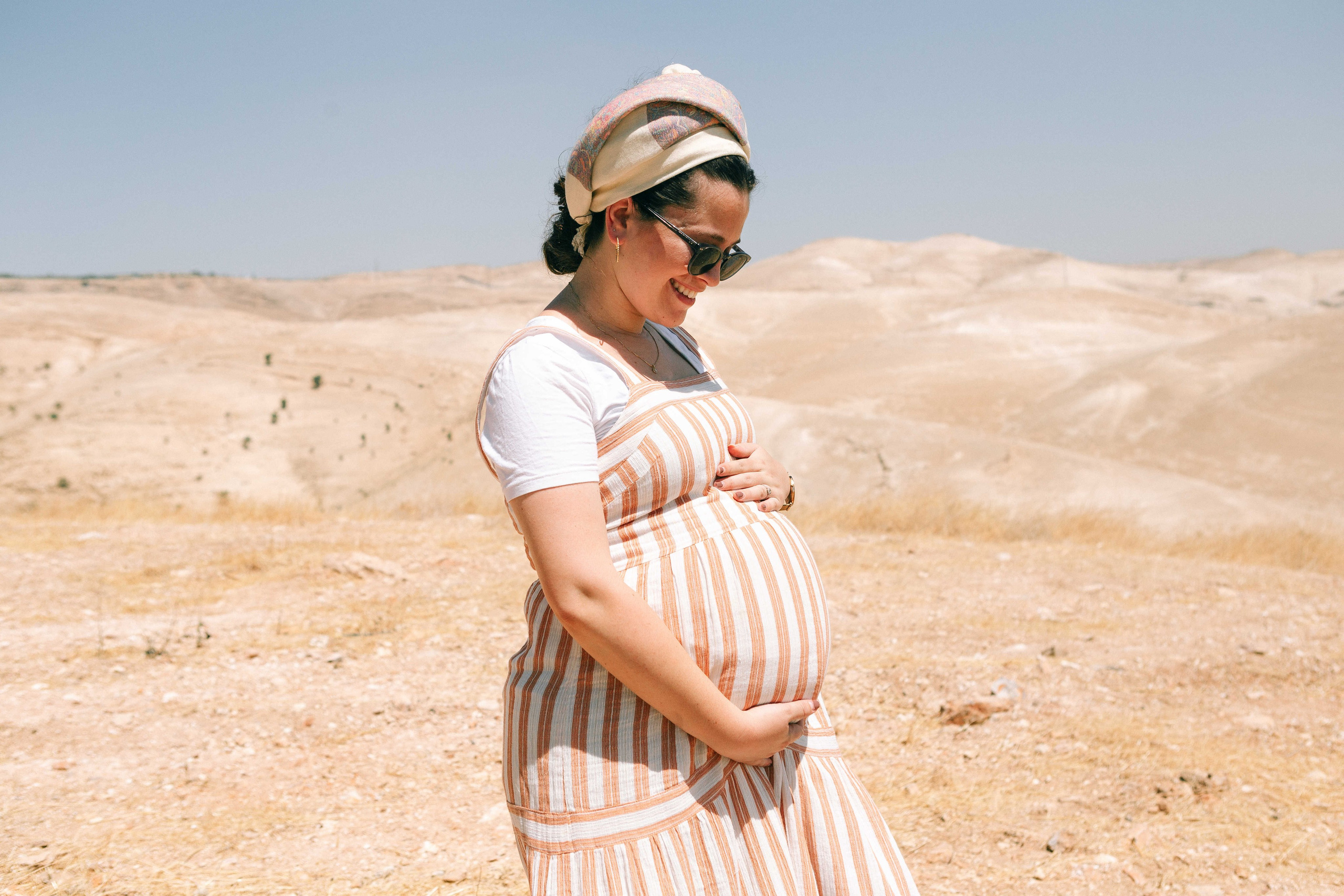 MAALE ADUMIM, HOME PHOTO SESSION + DESERT. Https://shi-photo.com/