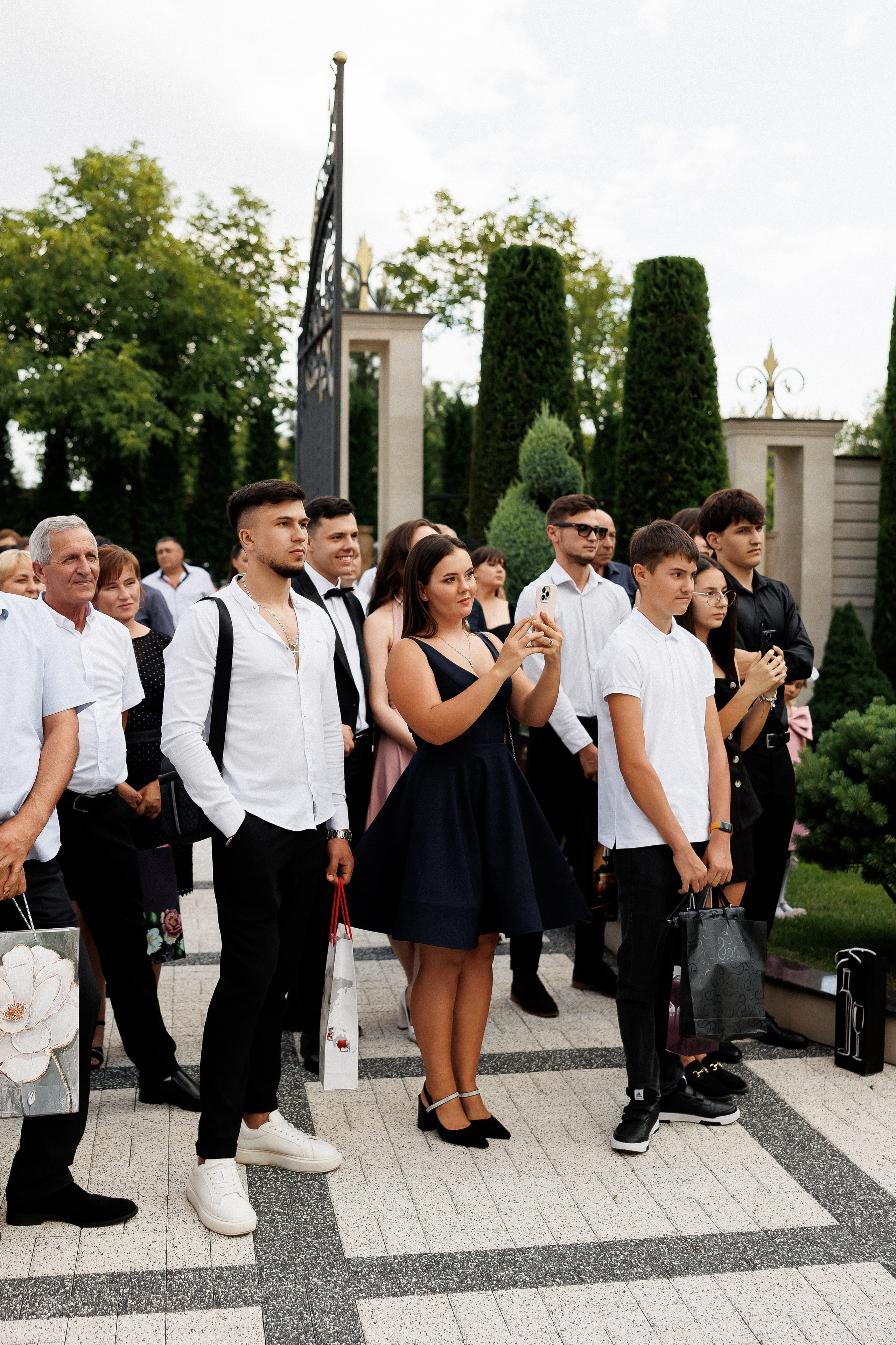 Eugen & Livia — Grand Elysee — Wedding Day. Servicii Foto și Video 067188353