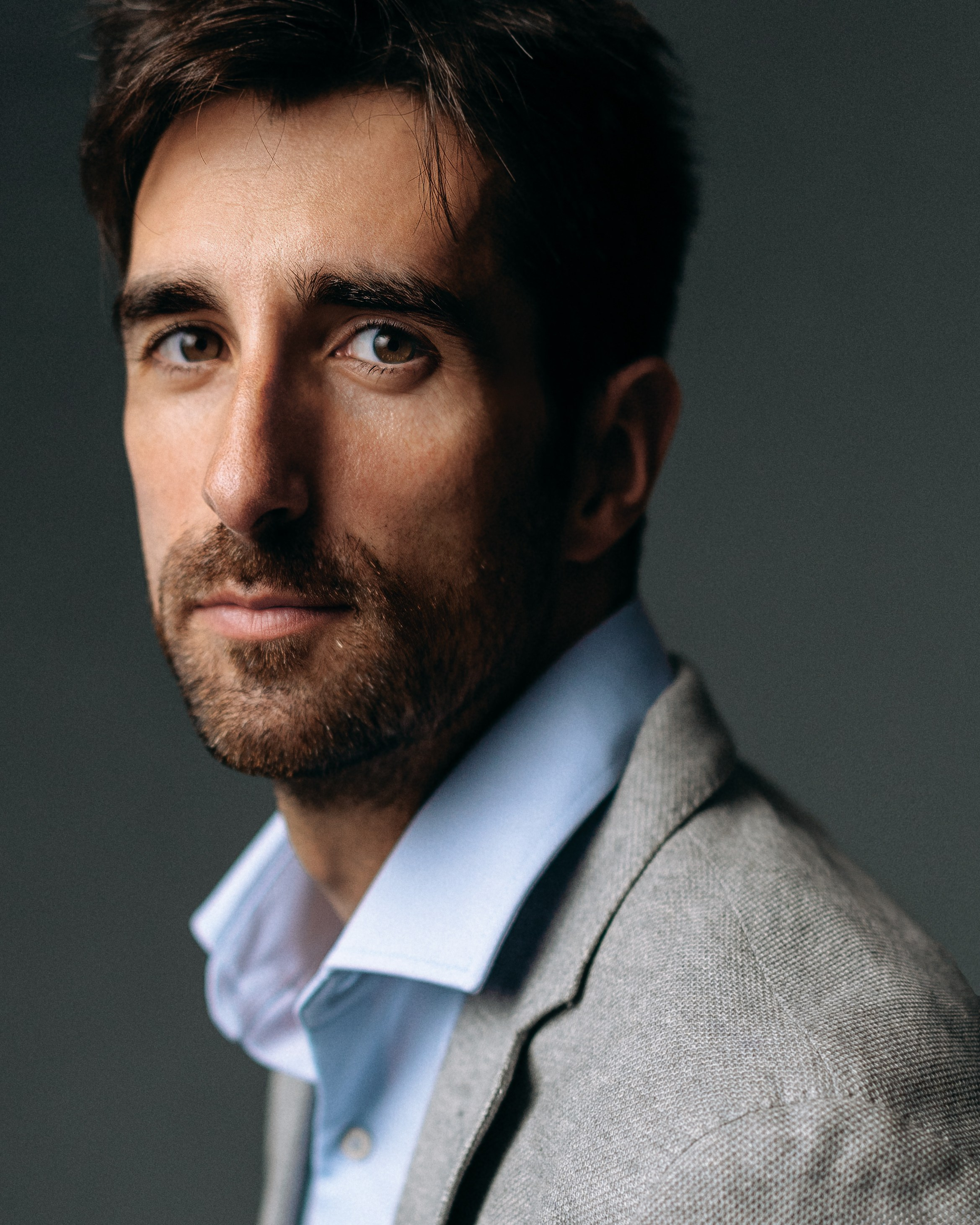 Деловой портрет в Москве — фотосъёмка для бизнеса и личного бренда. Портретный фотограф в Москве — личные и бизнес-задачи | Денис Карелов