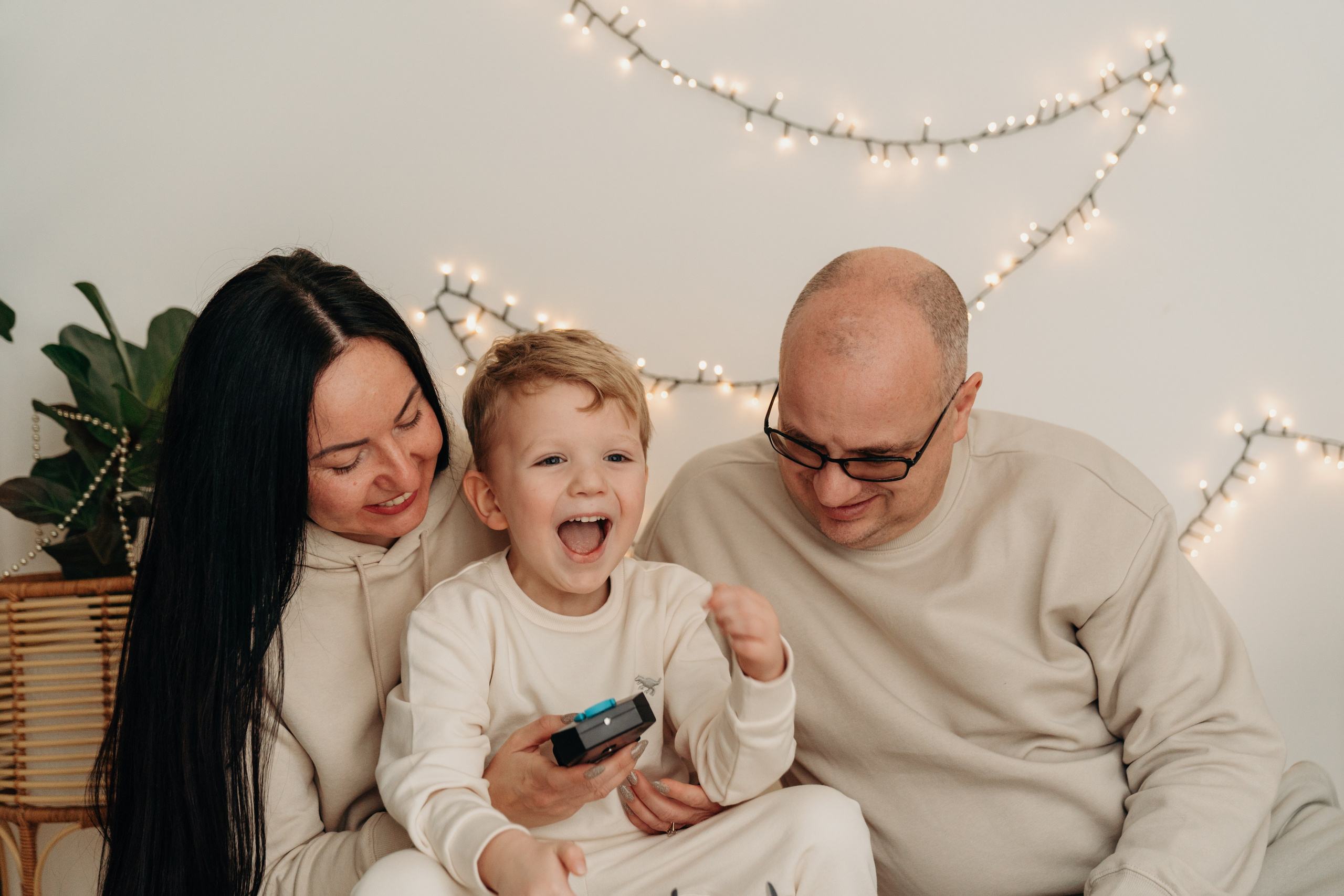 Derbyshire Family. New Year in-home photo session, Washington. Newcastle Upon Tyne Photographer Yana Balatskaya