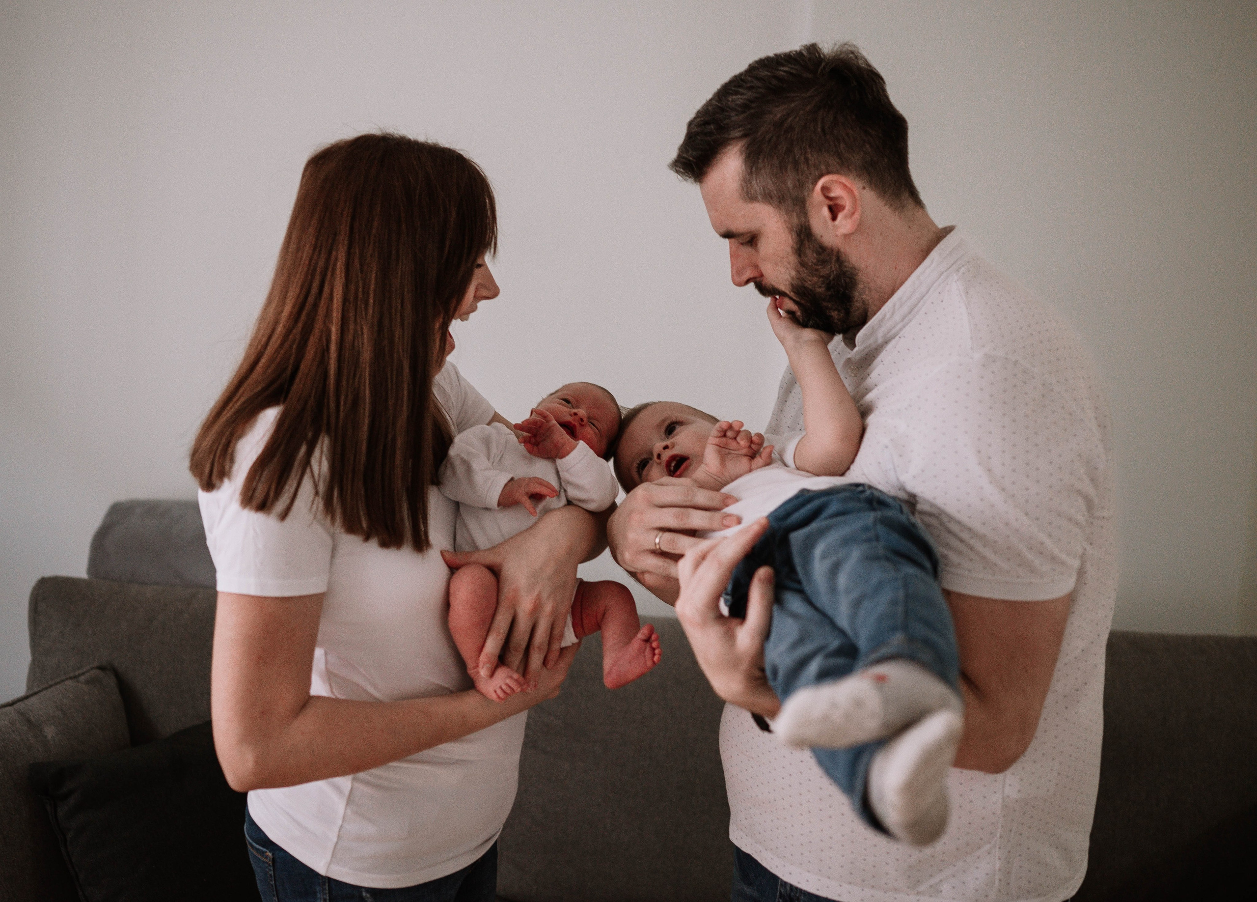 Iva - fotografisanje bebe kod kuće. Dečiji i porodični fotograf