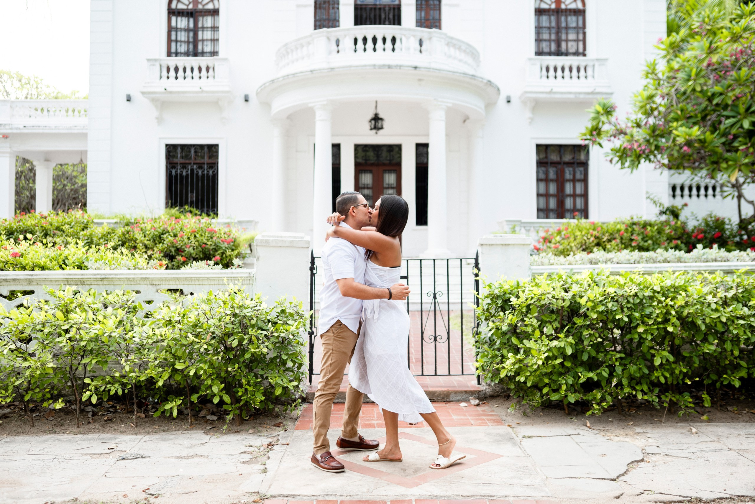 Fotógrafo profesional de bodas en Barranquilla. Fotógrafo profesional de bodas, embarazo y familias en Barranquilla