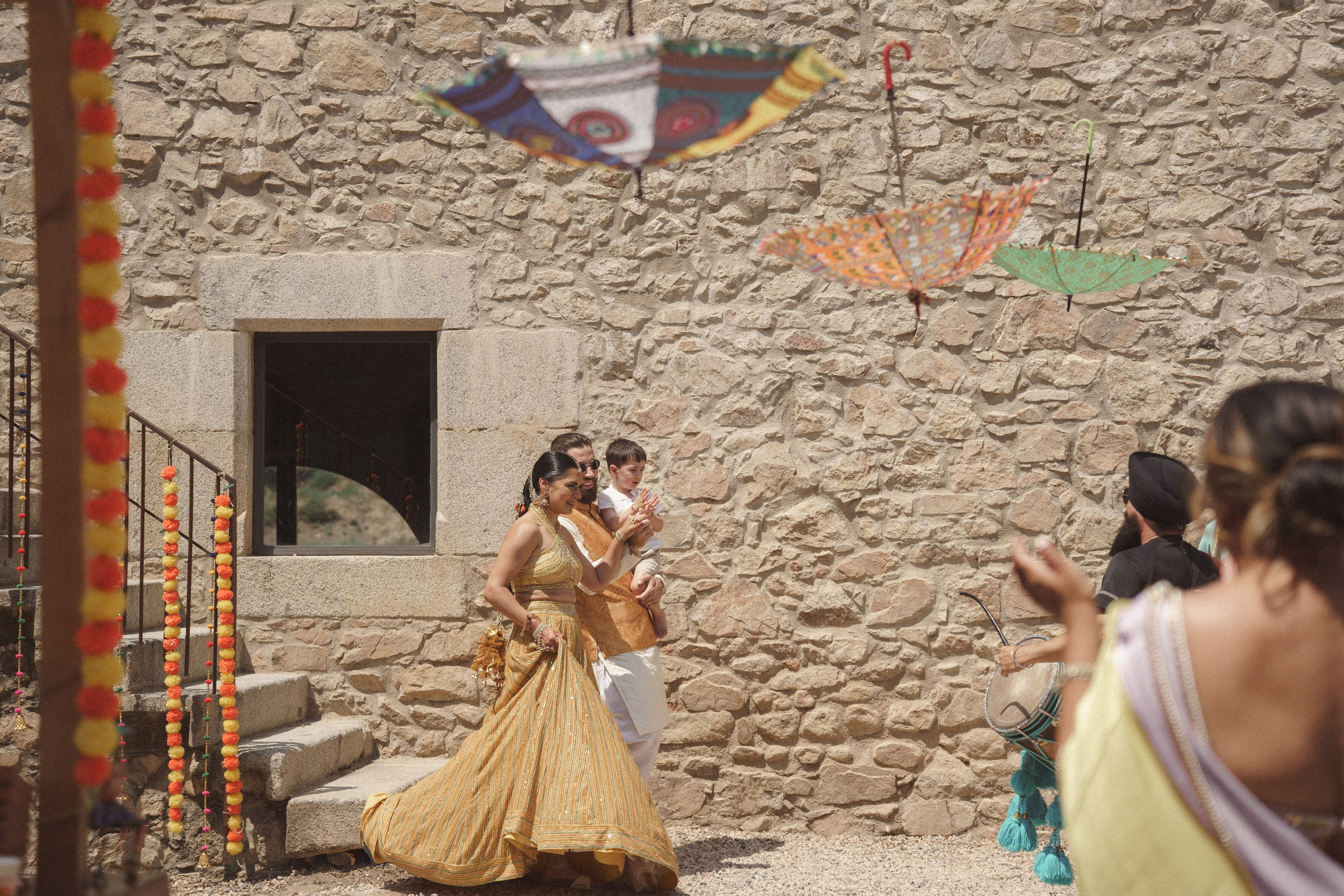 Patrik & Naomi. Monestir Sant Salvi. Paola wedding photographer / videographer in Barcelona