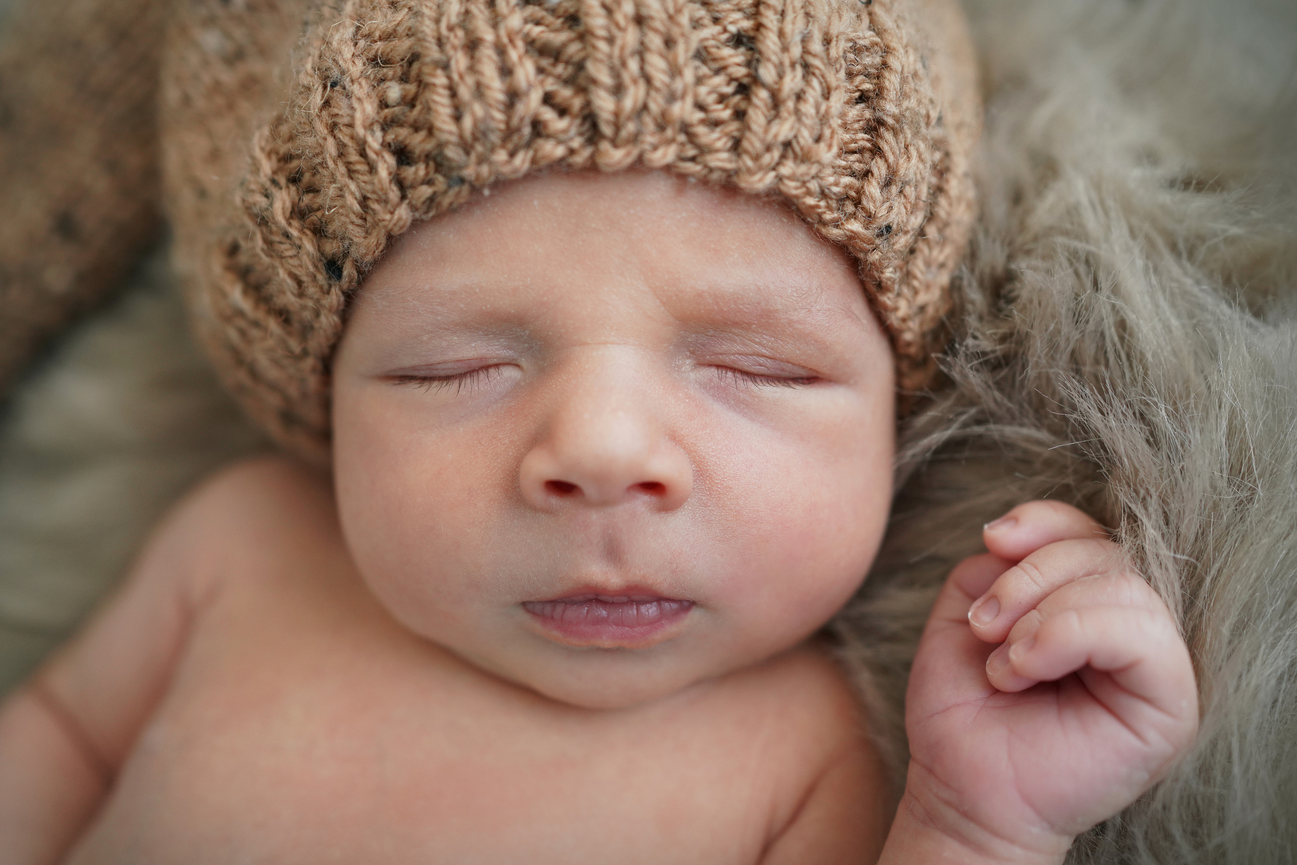 Neugeborenes Fotoshooting in München. Neugeborenenfotografin und Retoucher in Augsburg Nastassia Schneider