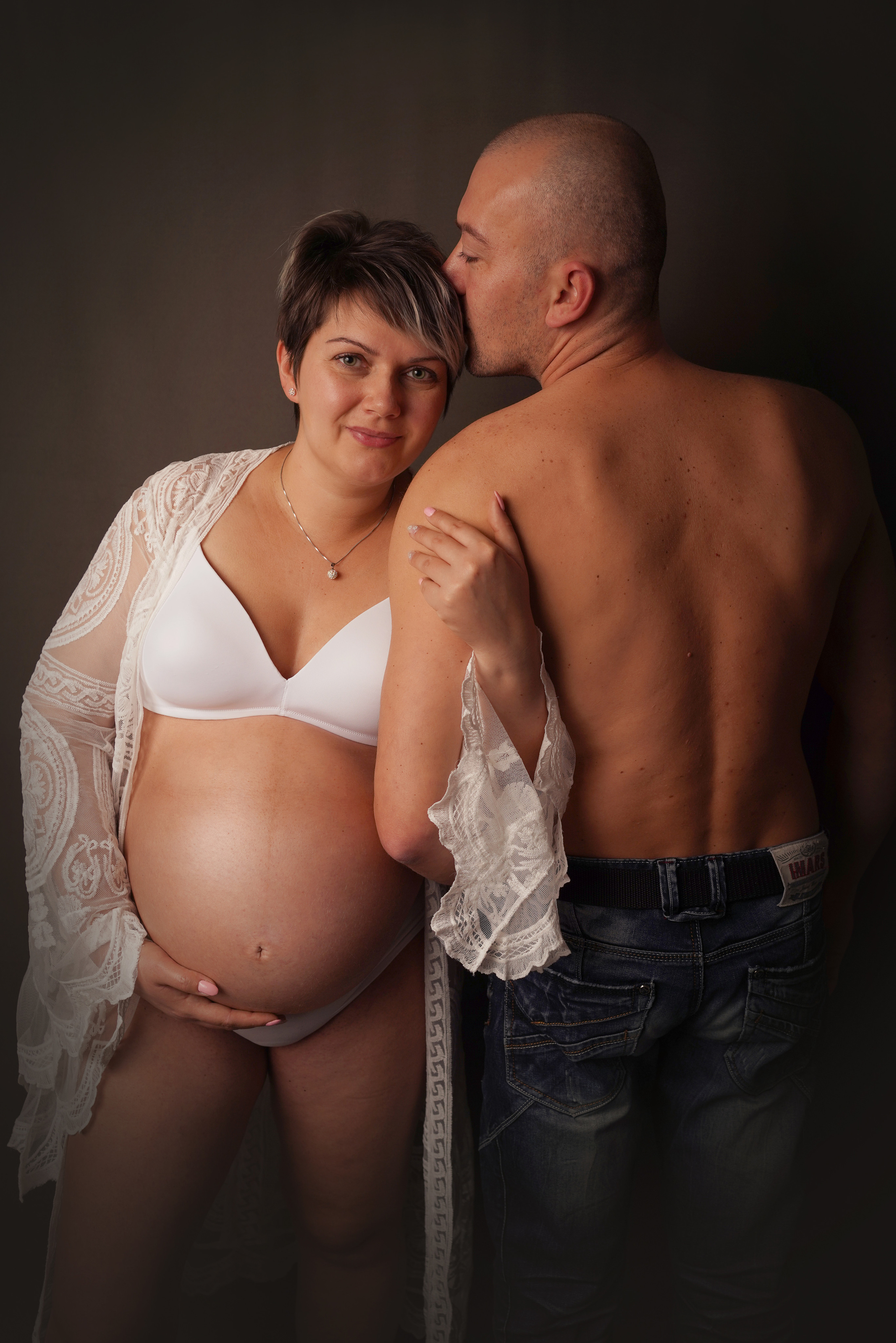 Emotionale Schwangerschaftsfotografie in Augsburg. Neugeborenenfotografin und Retoucher in Augsburg Nastassia Schneider