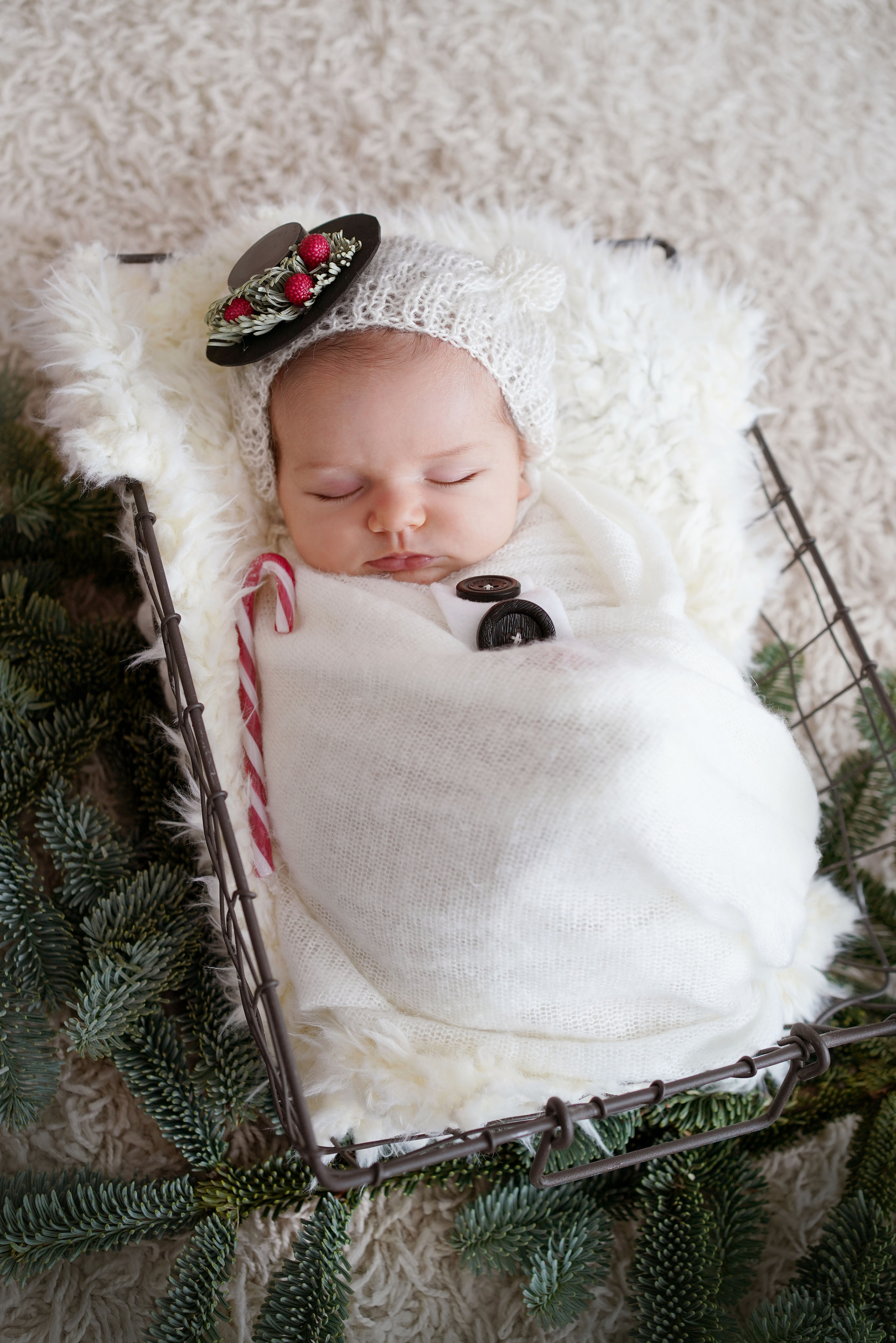 Newborn mit einem neugeborenen Mädchen in Dilling. Neugeborenenfotografin und Retoucher in Augsburg Nastassia Schneider