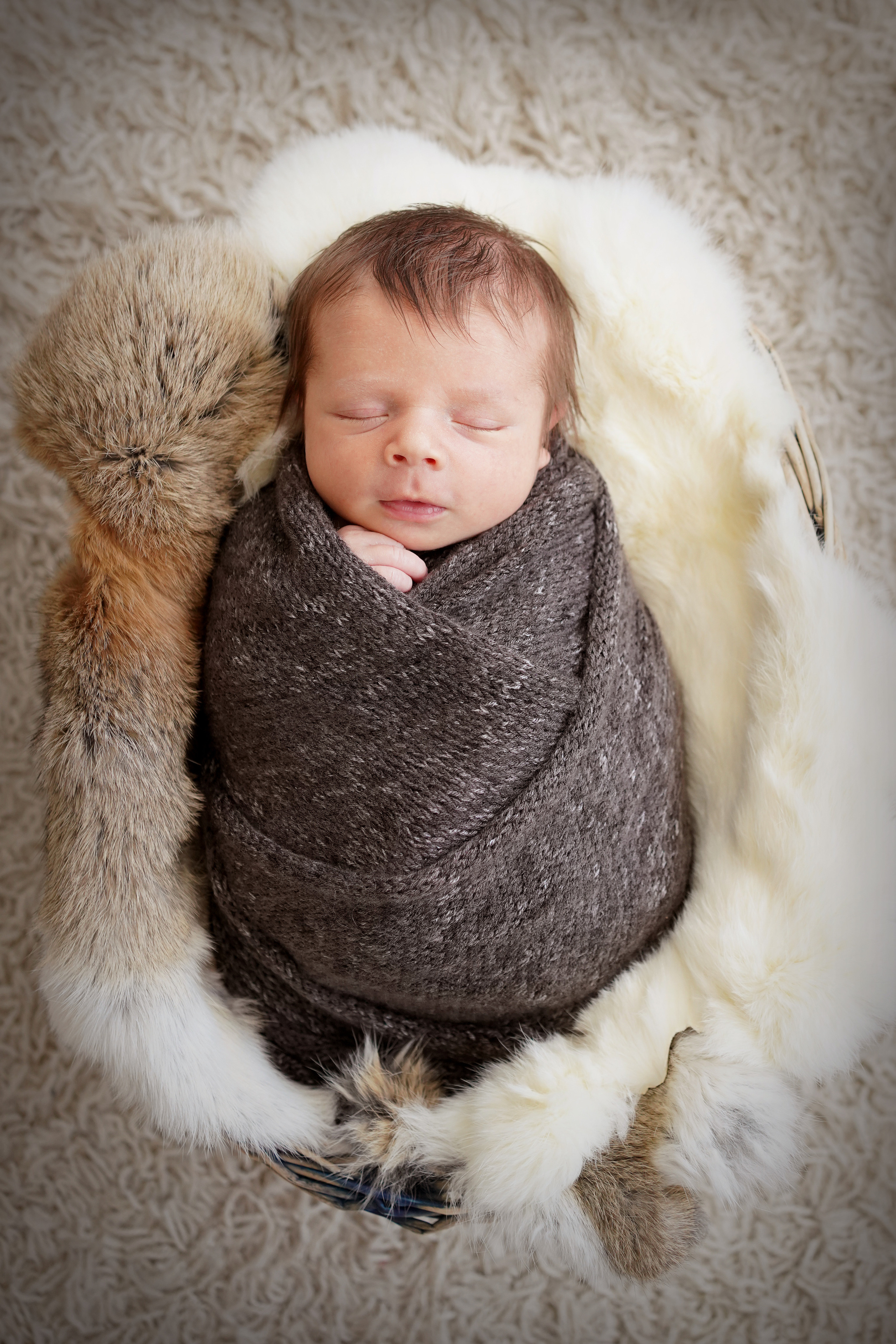 Neugeborenes Fotoshooting in München. Neugeborenenfotografin und Retoucher in Augsburg Nastassia Schneider