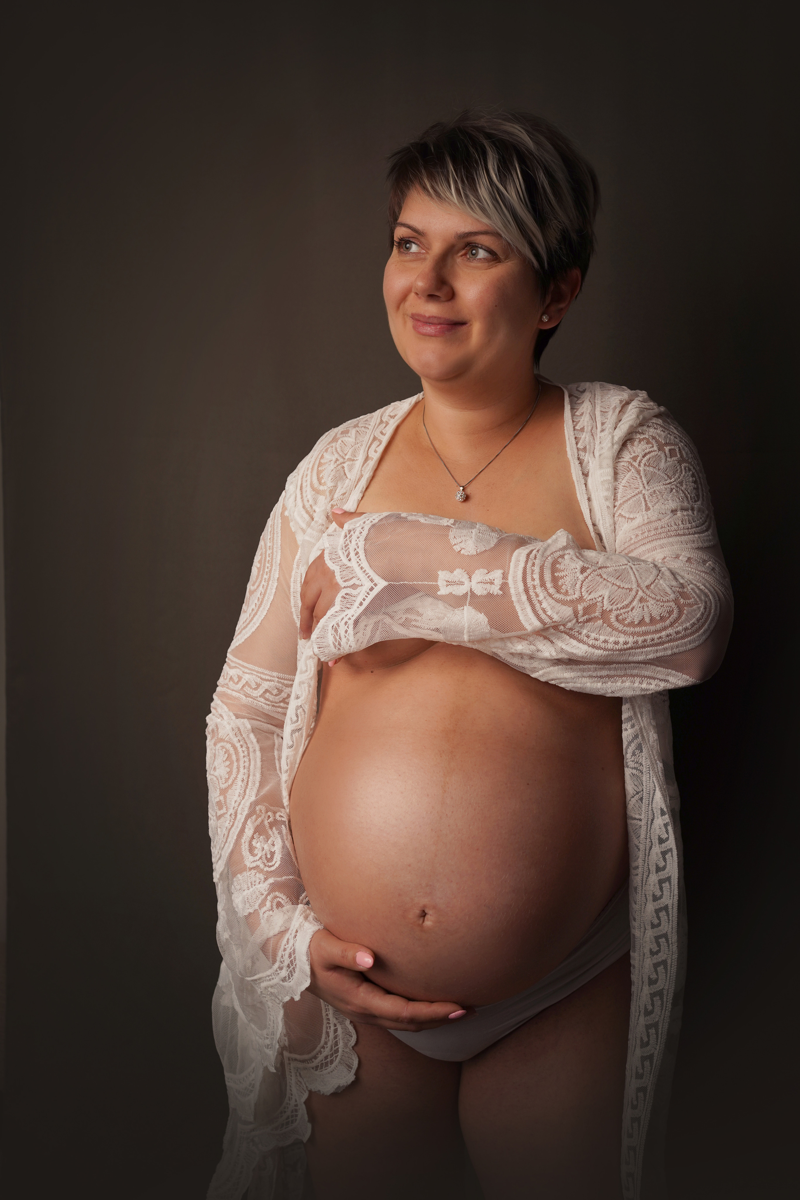 Emotionale Schwangerschaftsfotografie in Augsburg. Neugeborenenfotografin und Retoucher in Augsburg Nastassia Schneider