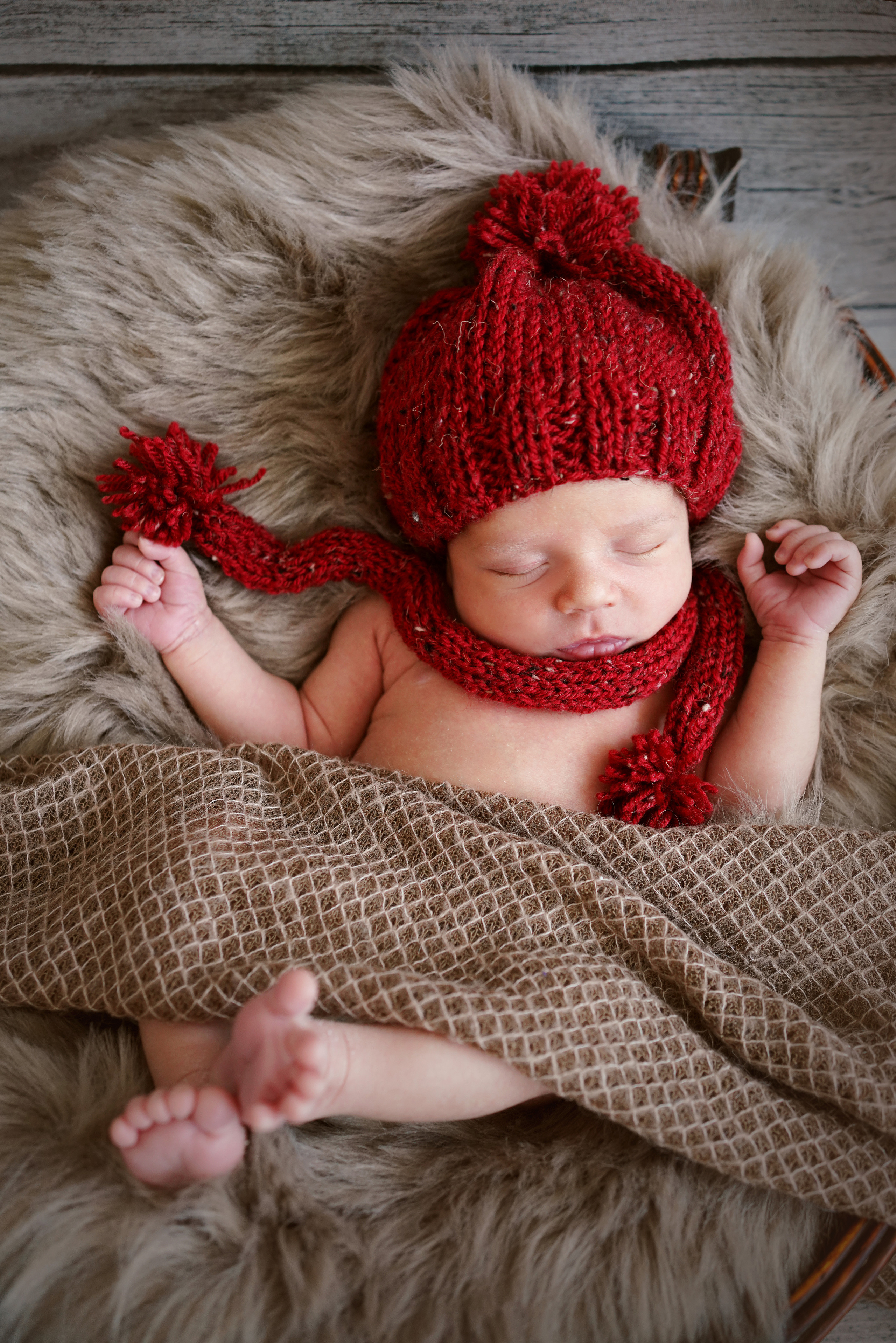 Neugeborenes Fotoshooting in München. Neugeborenenfotografin und Retoucher in Augsburg Nastassia Schneider