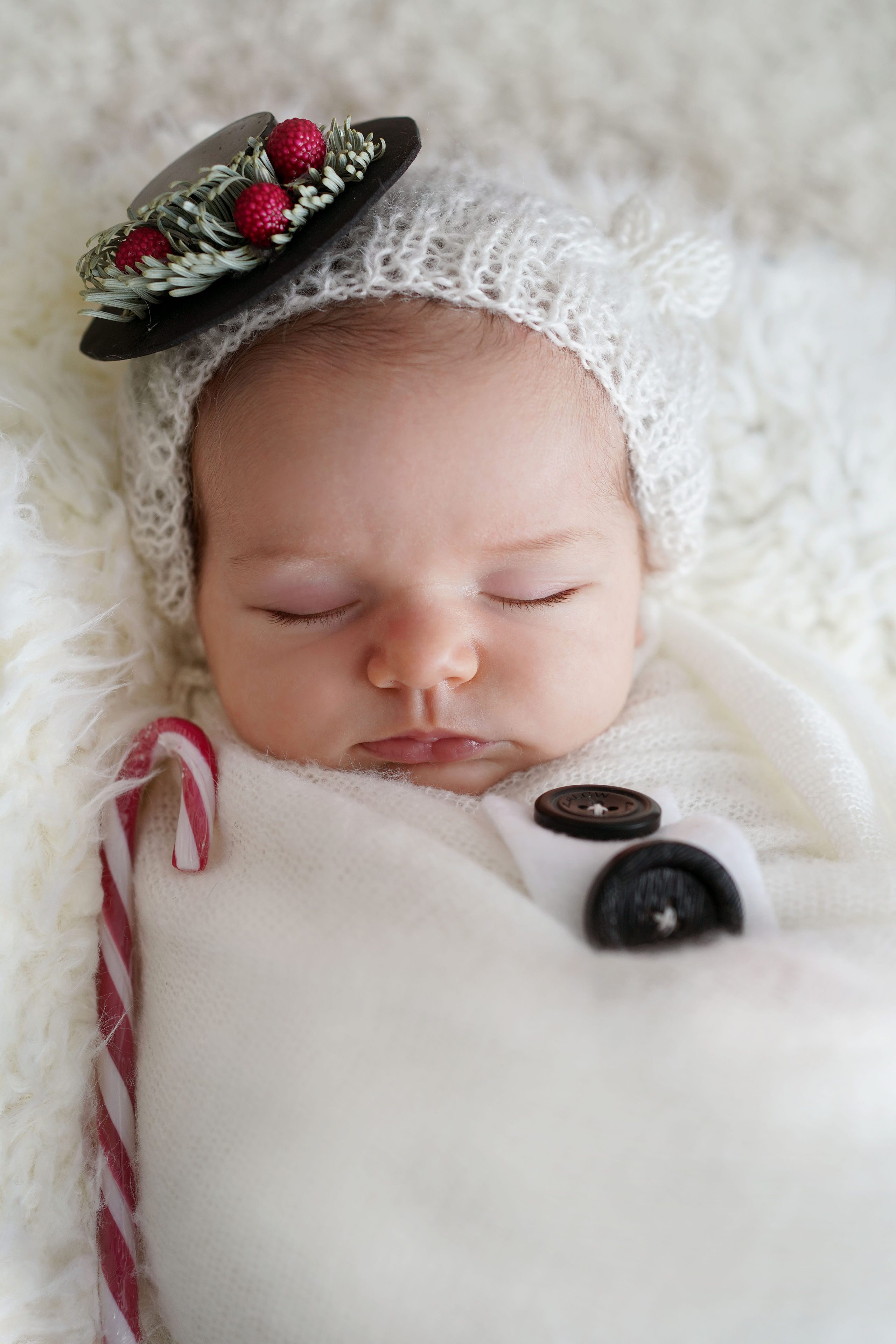 Newborn mit einem neugeborenen Mädchen in Dilling. Neugeborenenfotografin und Retoucher in Augsburg Nastassia Schneider