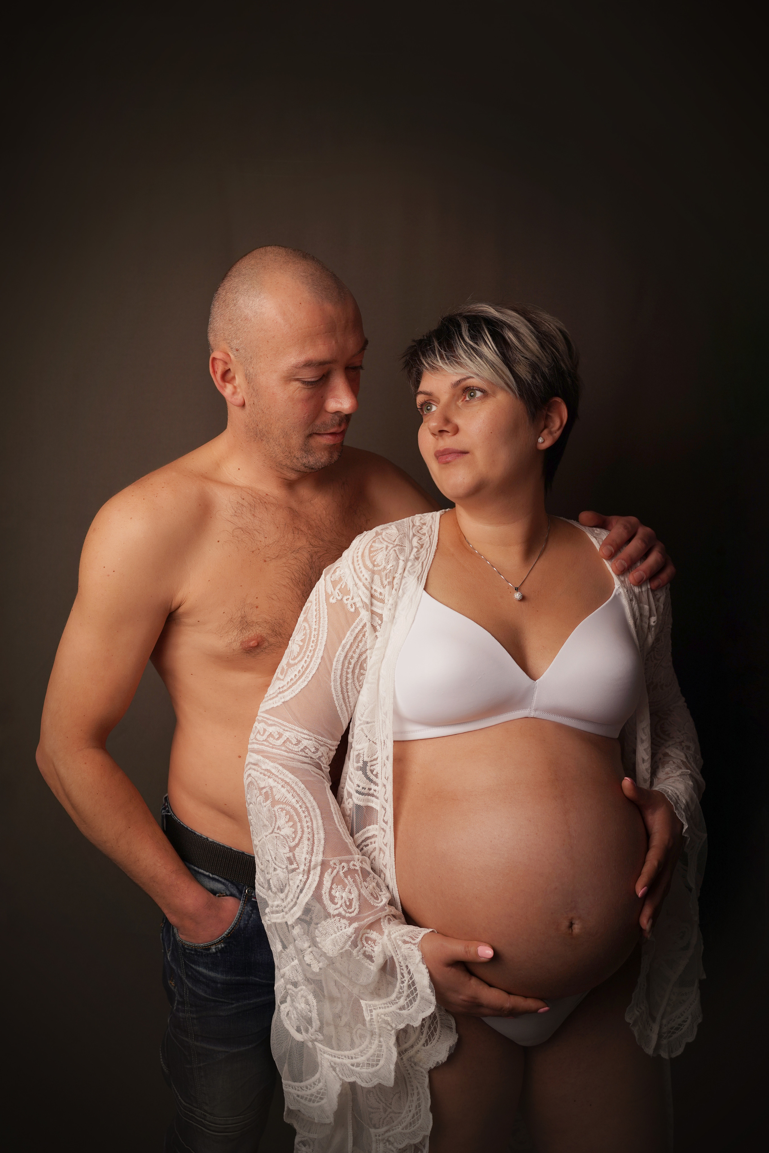 Emotionale Schwangerschaftsfotografie in Augsburg. Neugeborenenfotografin und Retoucher in Augsburg Nastassia Schneider