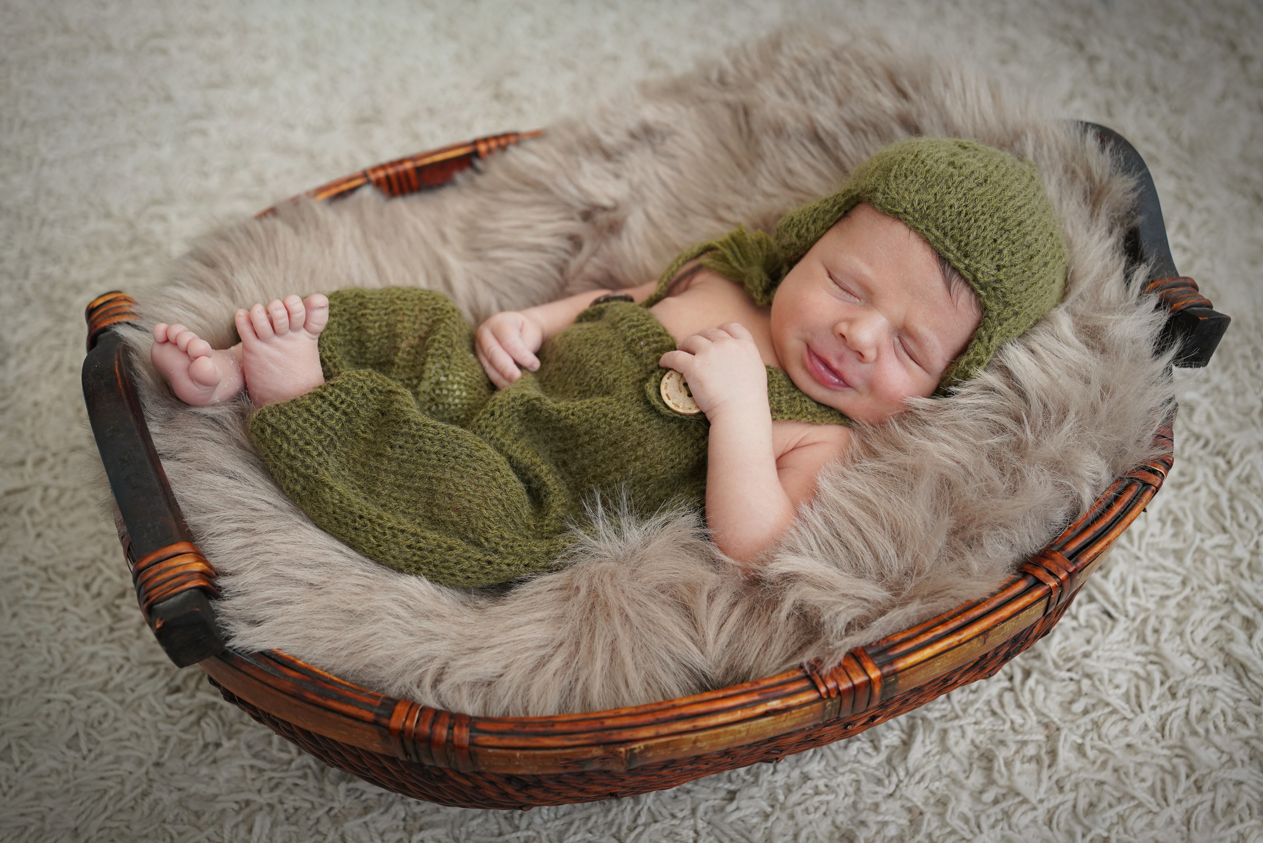 Neugeborenes Fotoshooting in München. Neugeborenenfotografin und Retoucher in Augsburg Nastassia Schneider