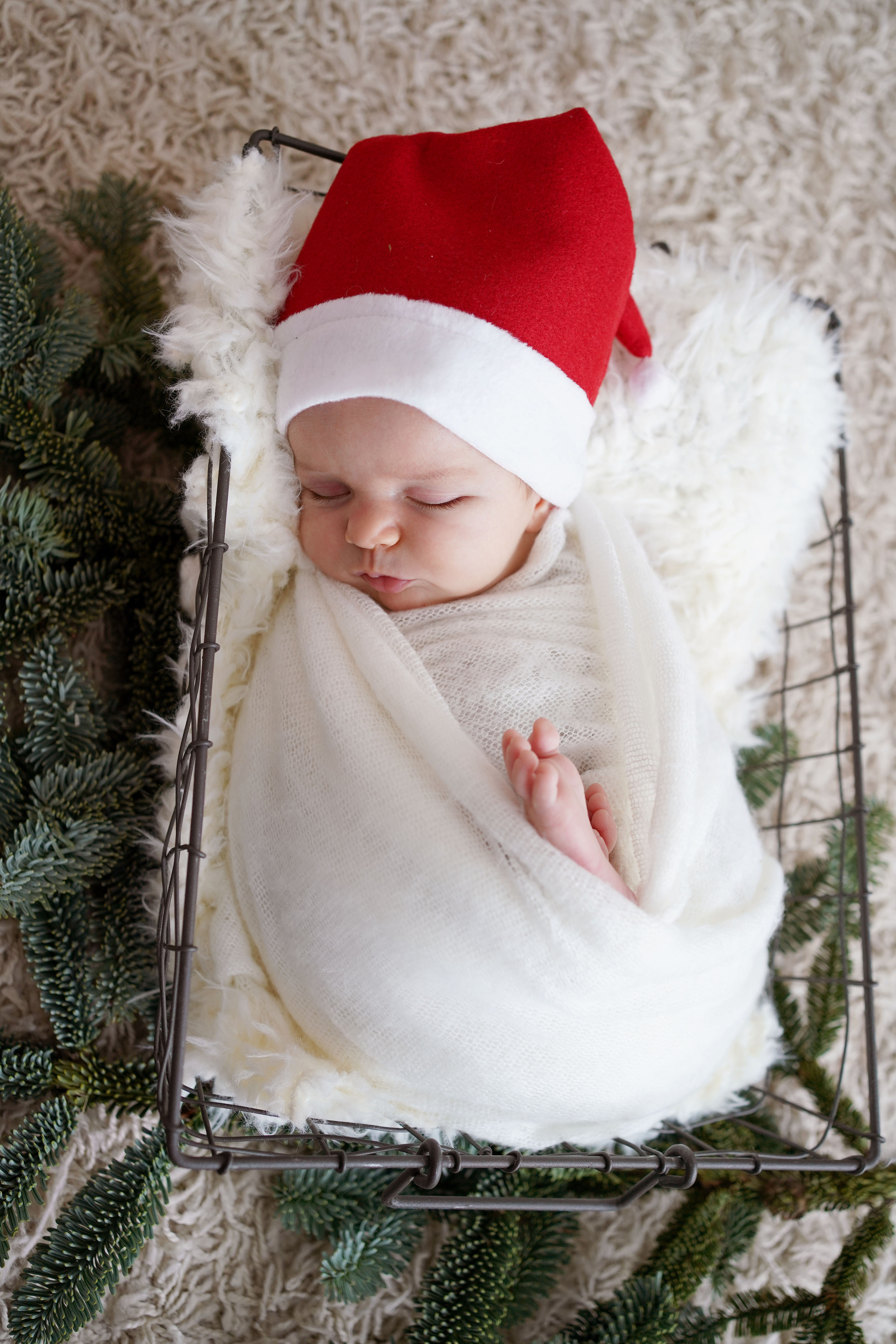 Newborn mit einem neugeborenen Mädchen in Dilling. Neugeborenenfotografin und Retoucher in Augsburg Nastassia Schneider