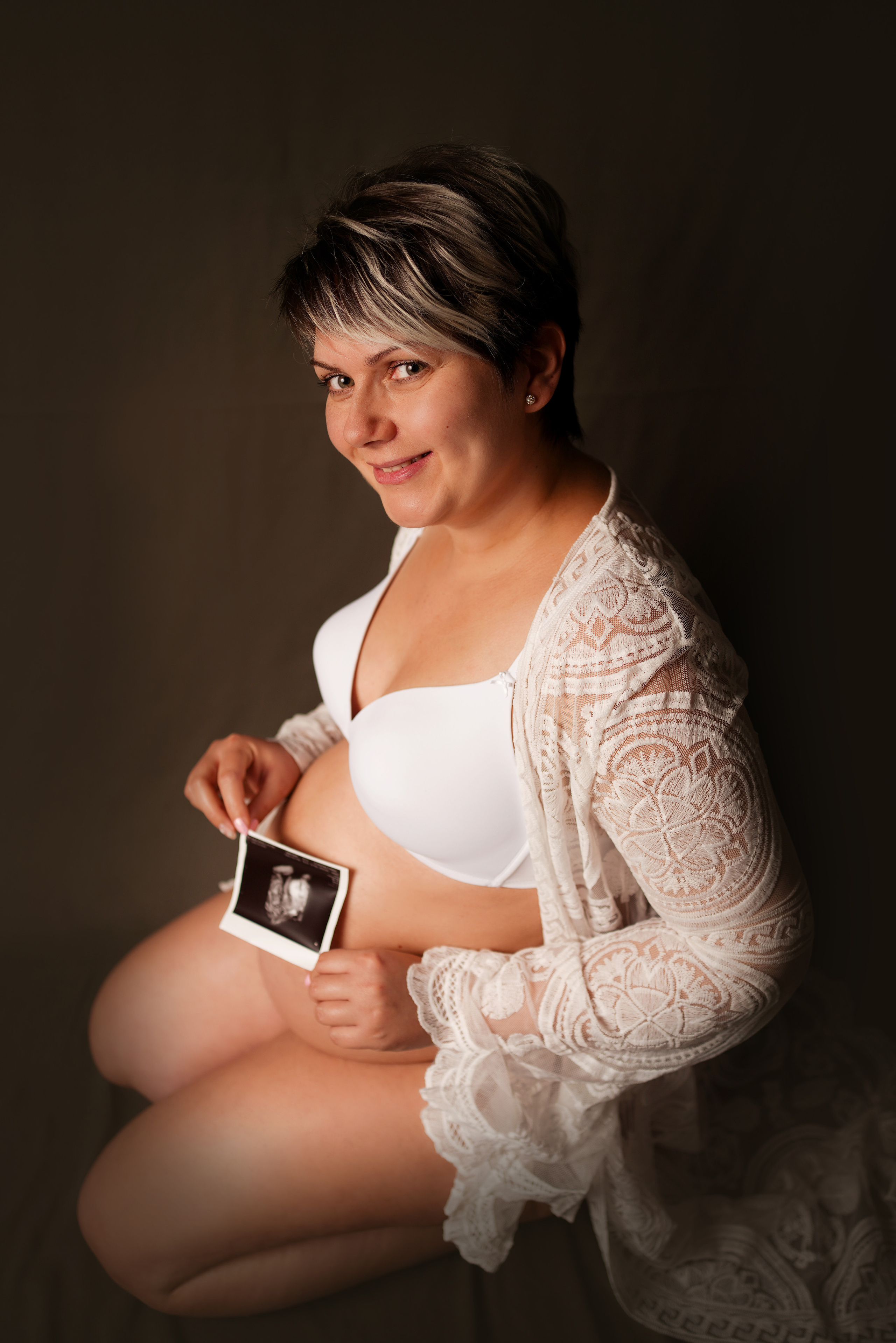 Emotionale Schwangerschaftsfotografie in Augsburg. Neugeborenenfotografin und Retoucher in Augsburg Nastassia Schneider