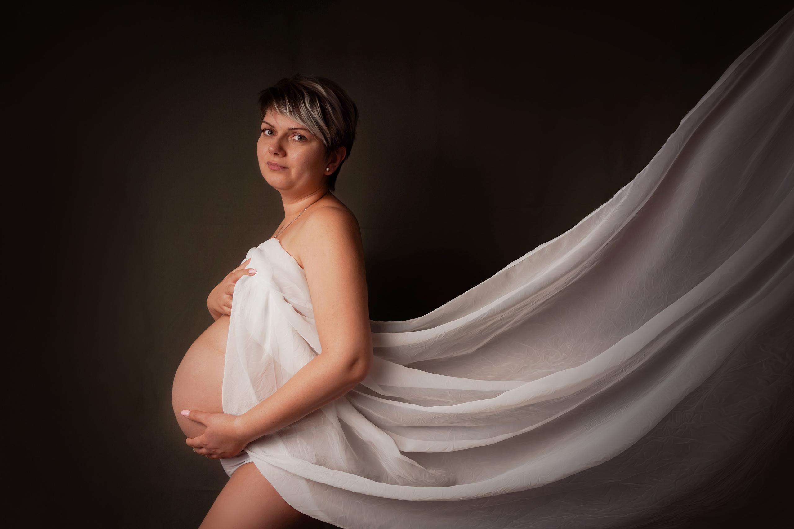 Emotionale Schwangerschaftsfotografie in Augsburg. Neugeborenenfotografin und Retoucher in Augsburg Nastassia Schneider