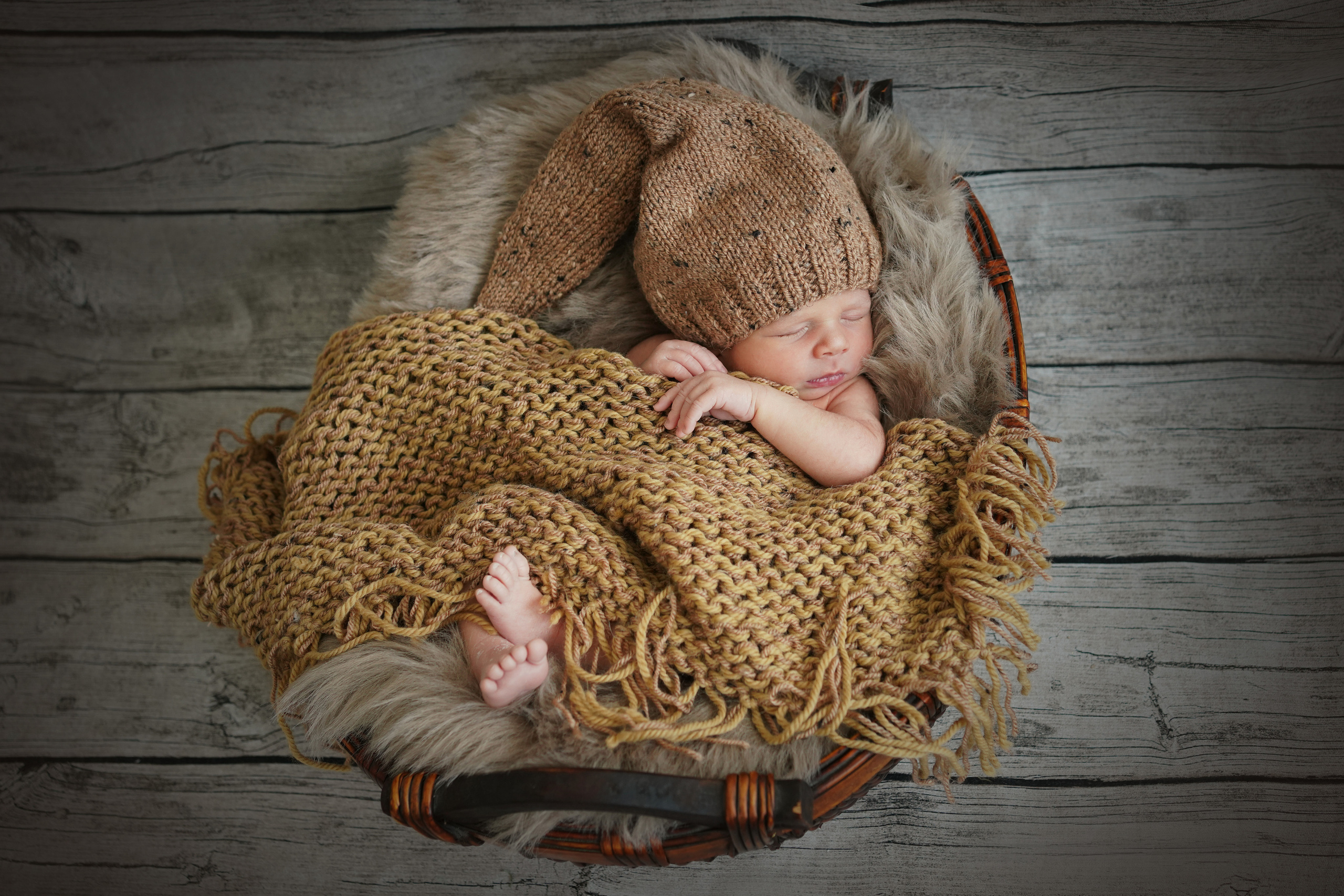 Neugeborenes Fotoshooting in München. Neugeborenenfotografin und Retoucher in Augsburg Nastassia Schneider