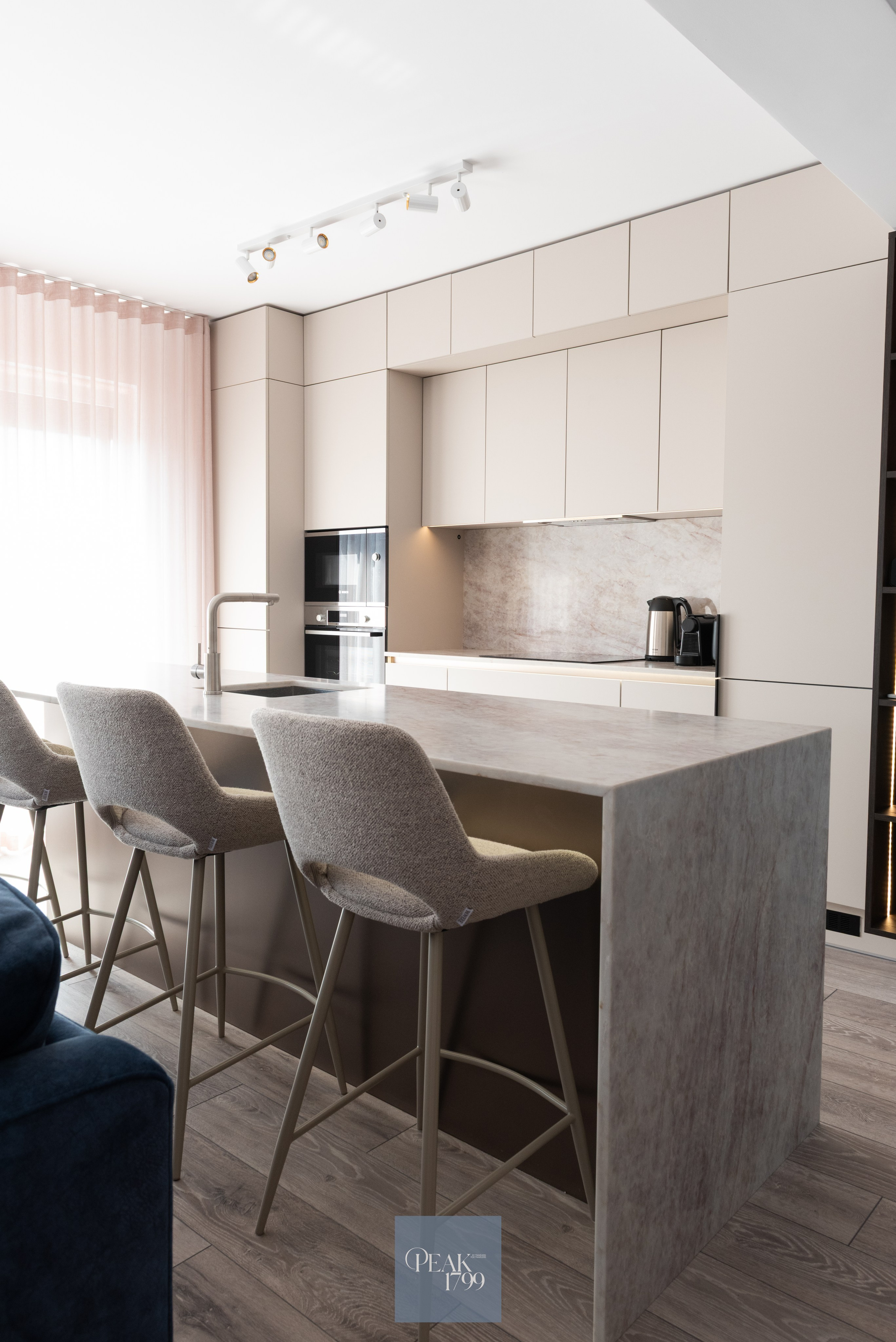 Creatori & Comercial. Fotograf de nou-nascuti, maternitate si familie din Brasov