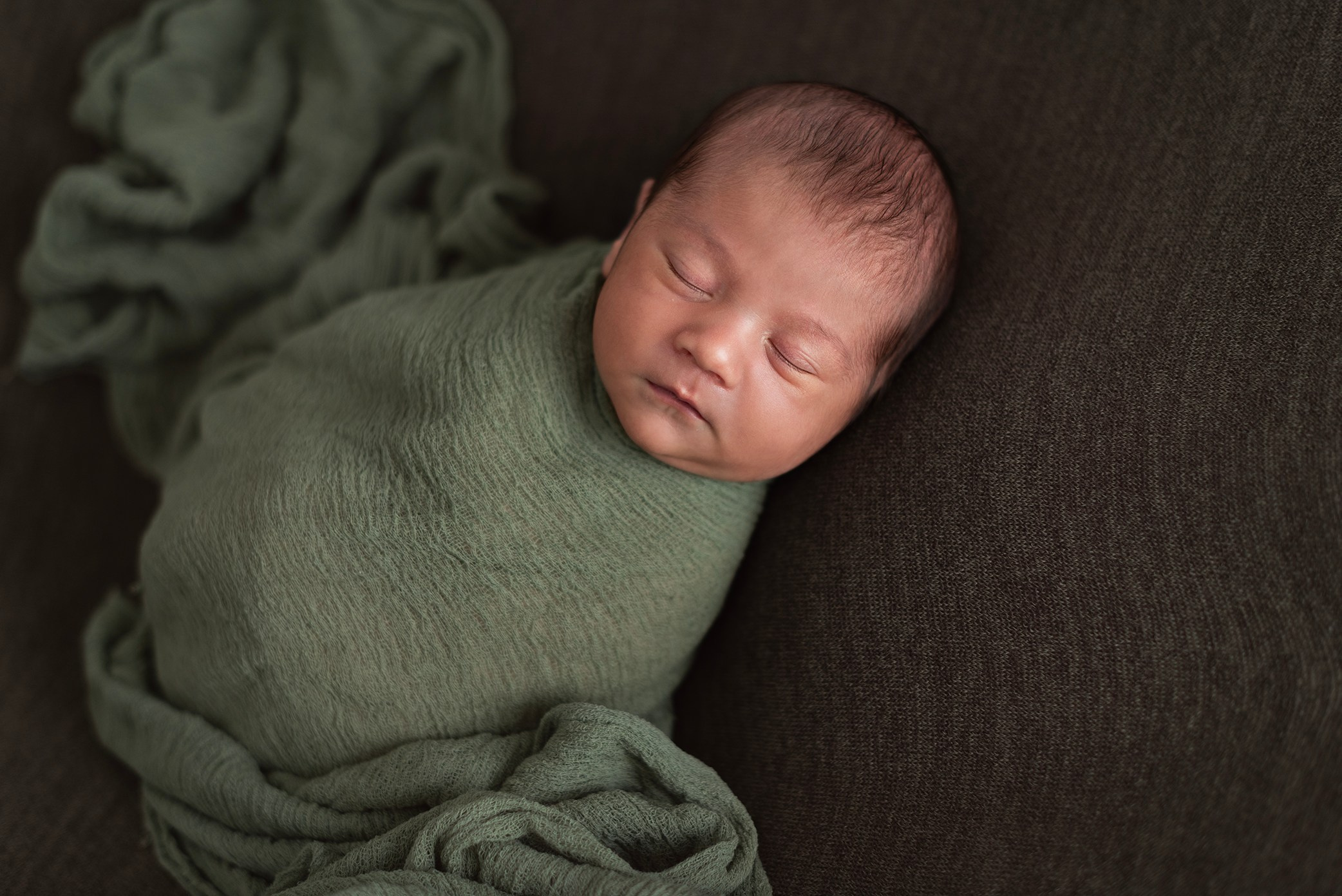 Newborn. Fotograf de nou-nascuti, maternitate si familie din Brasov