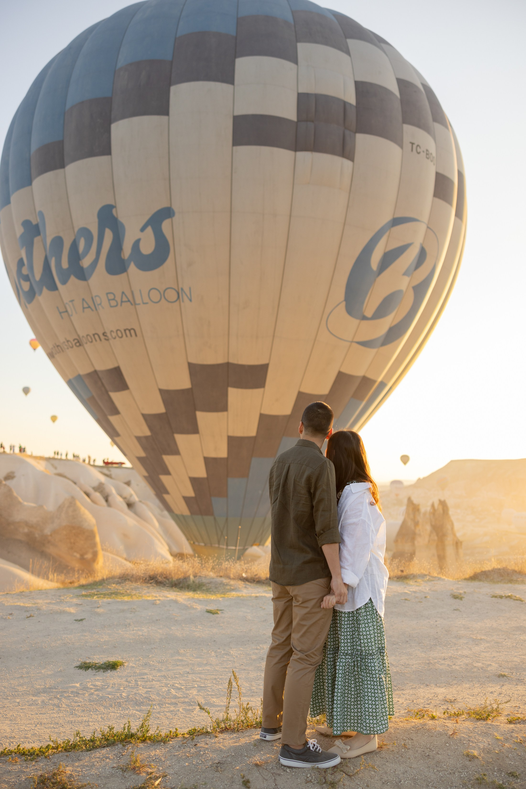 Romantic Love Story Photoshoot with Hot Air Balloons in Cappadocia. Julia Ganch I Fashion Wedding Photography I Cappadocia Turkey