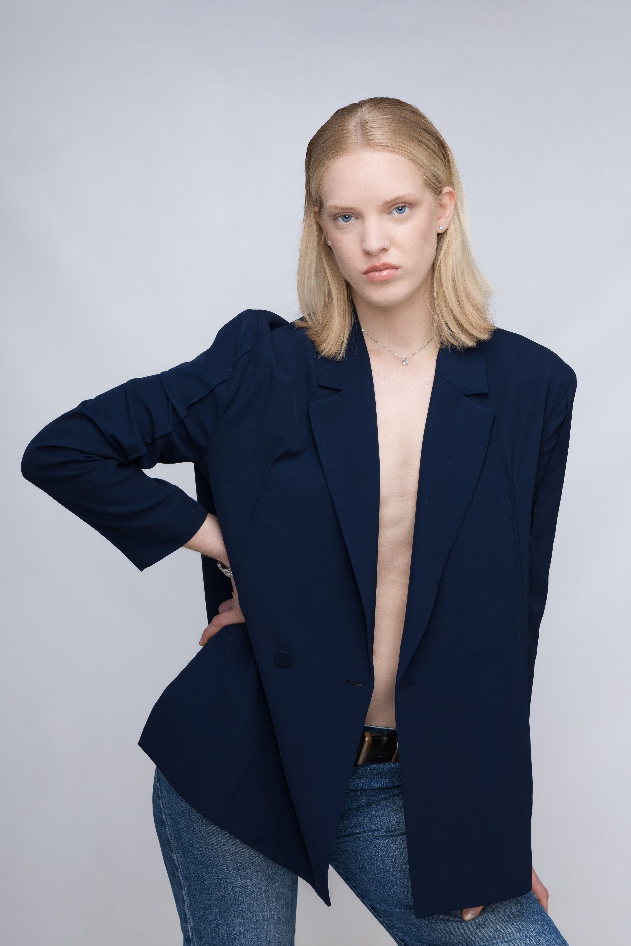 Seance photo de bijoux pour Mohedano bijouterie. Photographe de mariage et de portrait dans le Tarn, Toulouse et en Occitanie