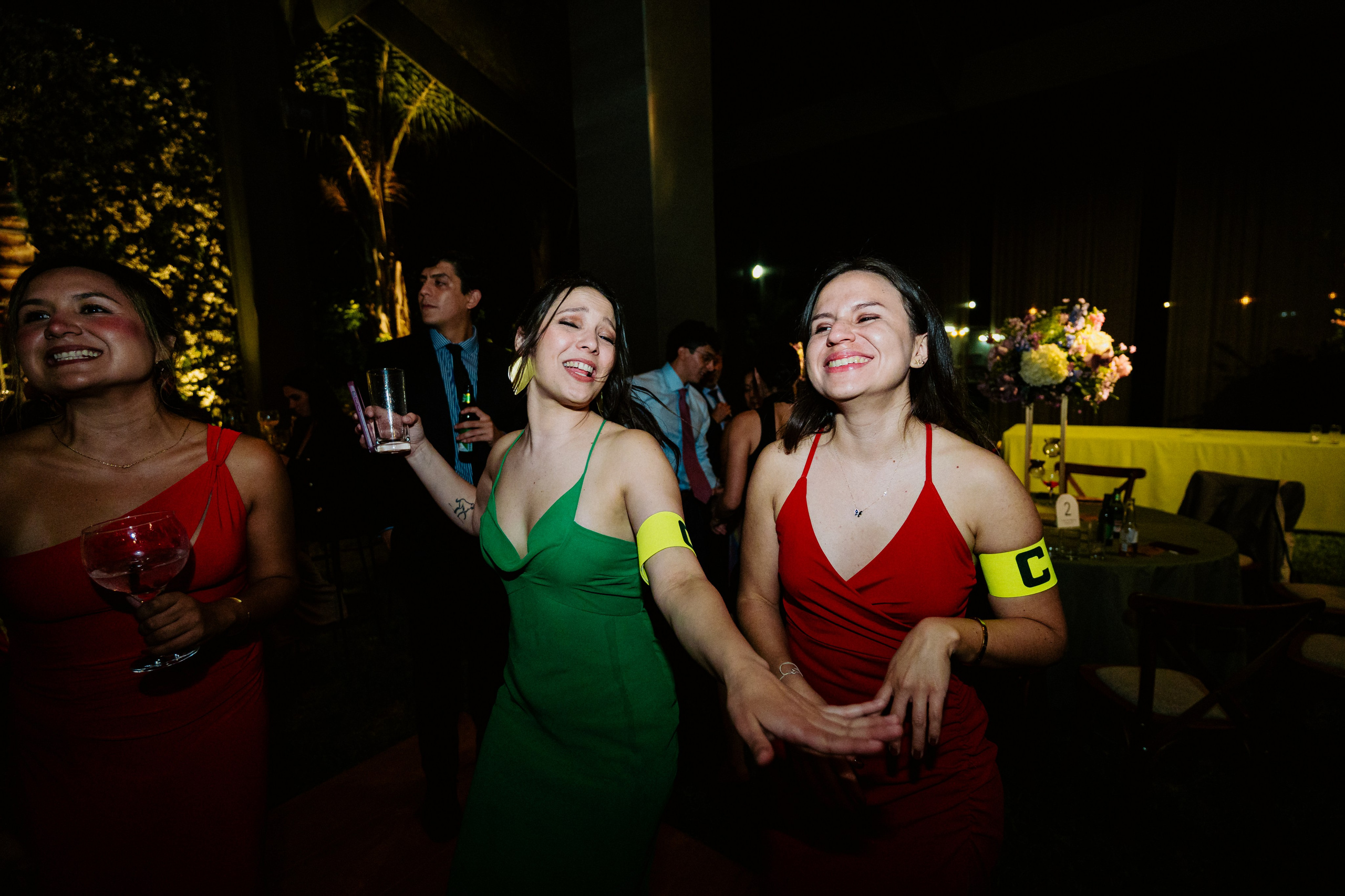 Un vistazo a la fiesta. Fotógrafo de Bodas en Lima | Ronhy Altamirano. Fotografía narrativa y cinematográfica para bodas, quinceañeras y eventos exclusivos