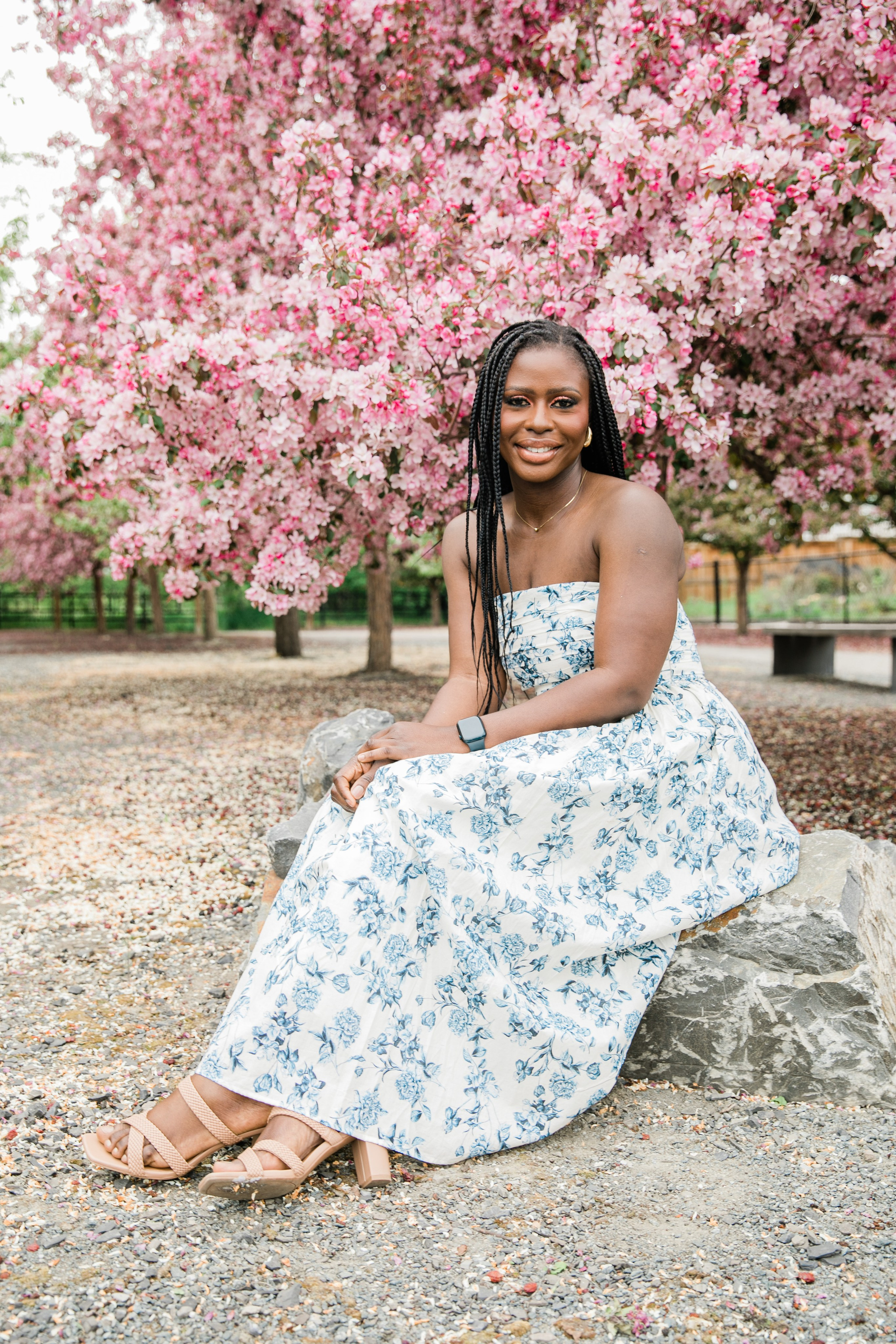 Ester — Cherry Blossom Family Photos. Fotografía accesible en Calgary