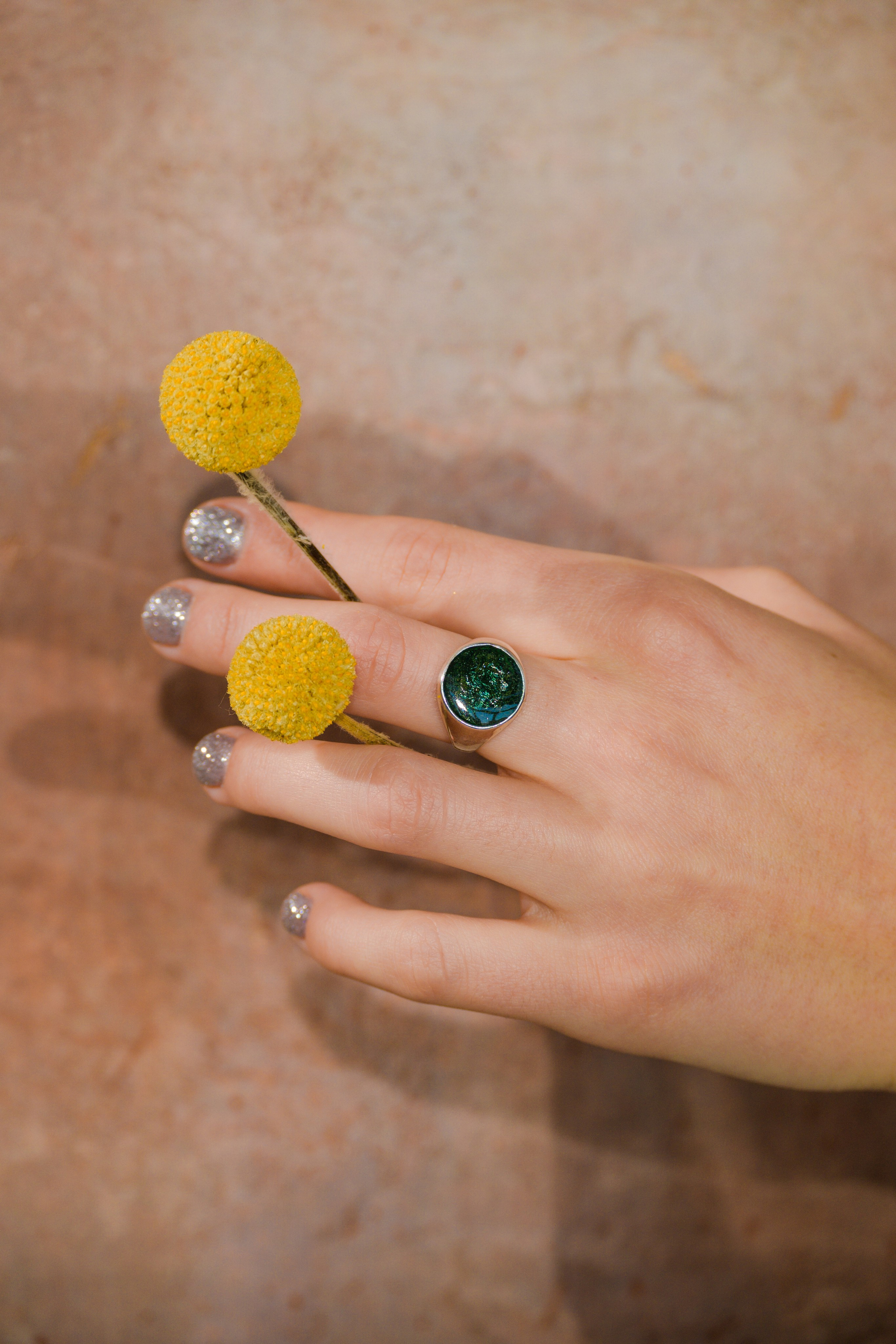 MOON. Fotograf Dmitrii Donets