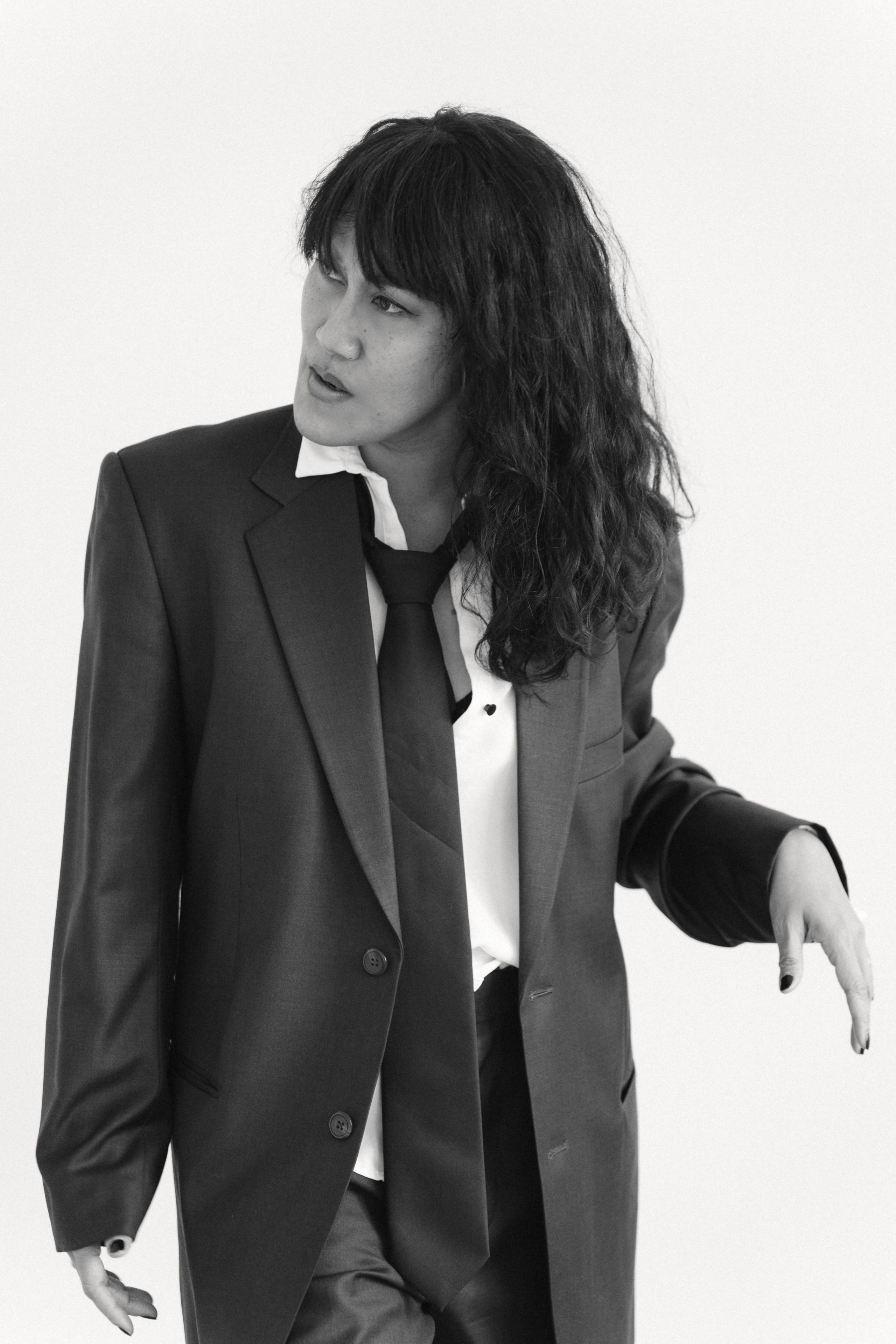 Fotosessions einer Frau im Männerlook. Schwarz-weiß Fotografie in Münster. Fotografin Viktoria Roschen