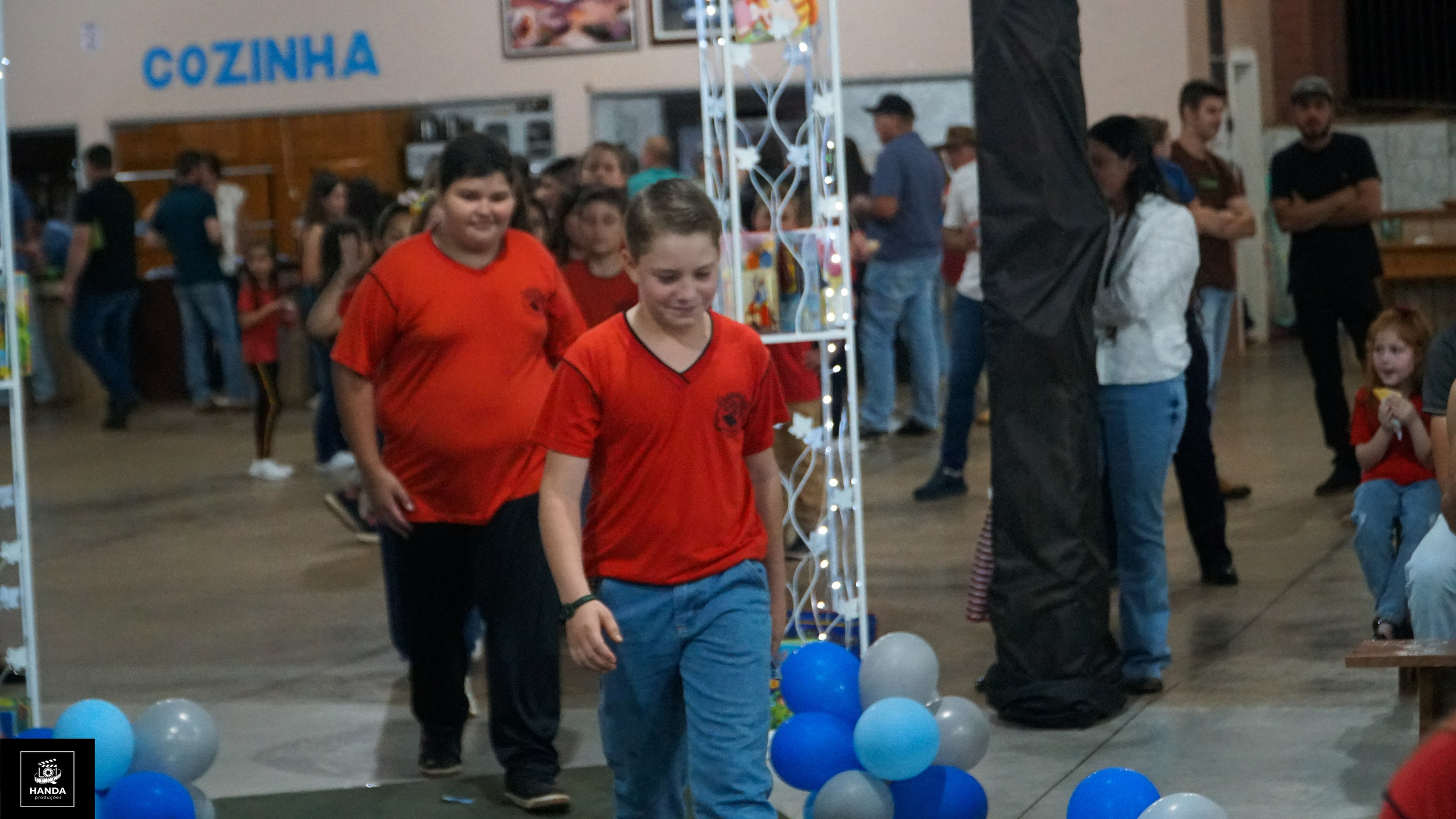 Noite autógrafos colégio Aurélio Buarque de Holanda. Handa Produções